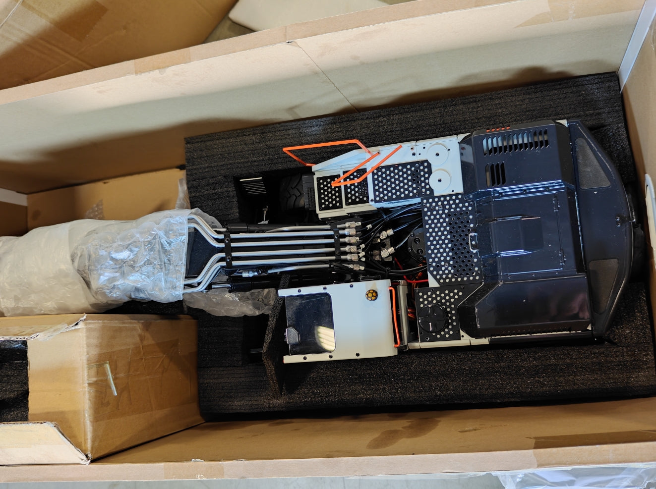 Second Hand Canada Stock EC380 1/14 RC Hydraulic Excavator Wheeled 3-arm Remote Control Diggers Model