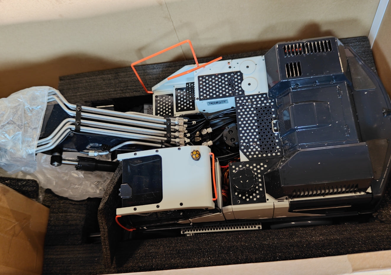 Second Hand Canada Stock EC380 1/14 RC Hydraulic Excavator Wheeled 3-arm Remote Control Diggers Model