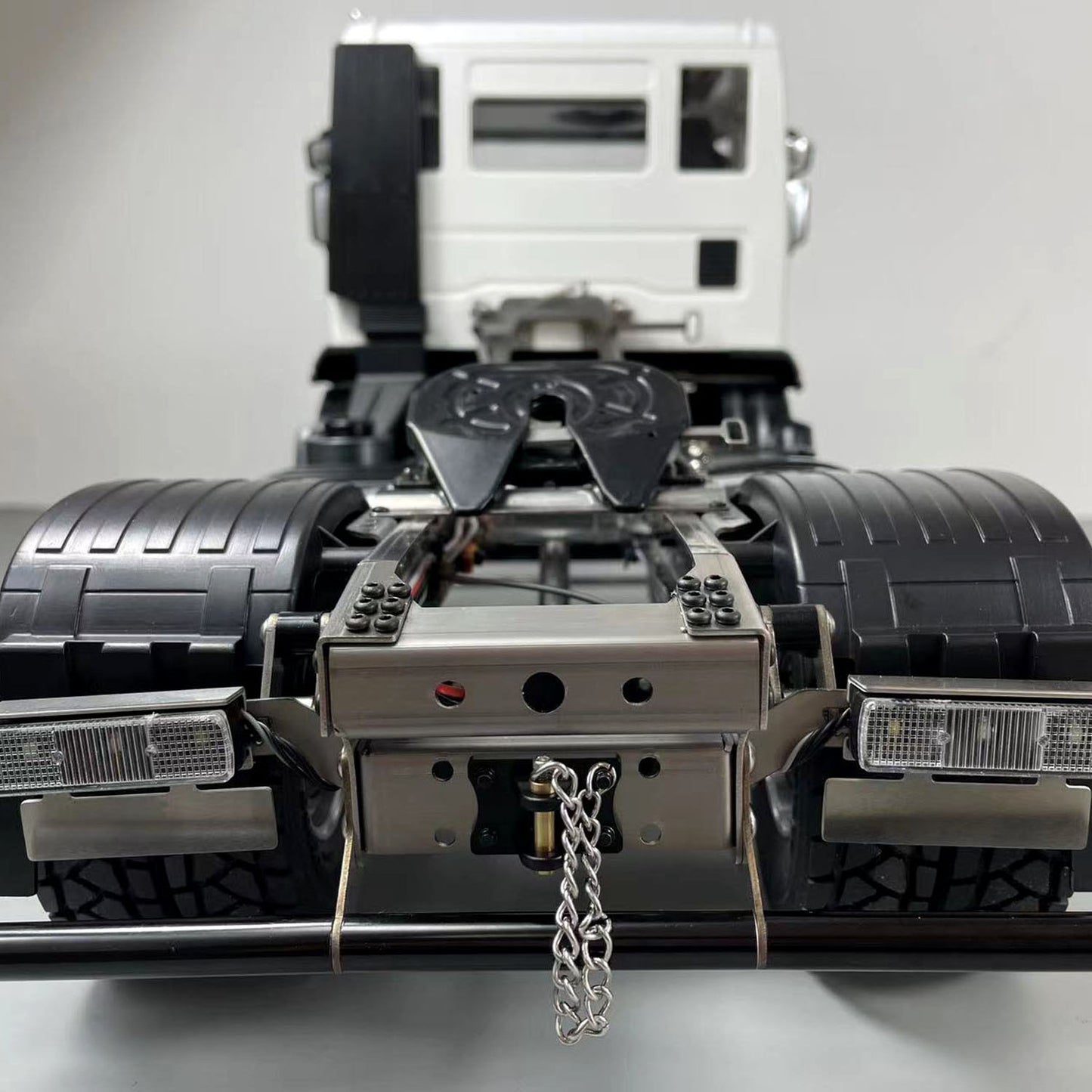 Camion tracteur RC en métal 1/14 4x2 PNP avec boîte de vitesses à 2 vitesses