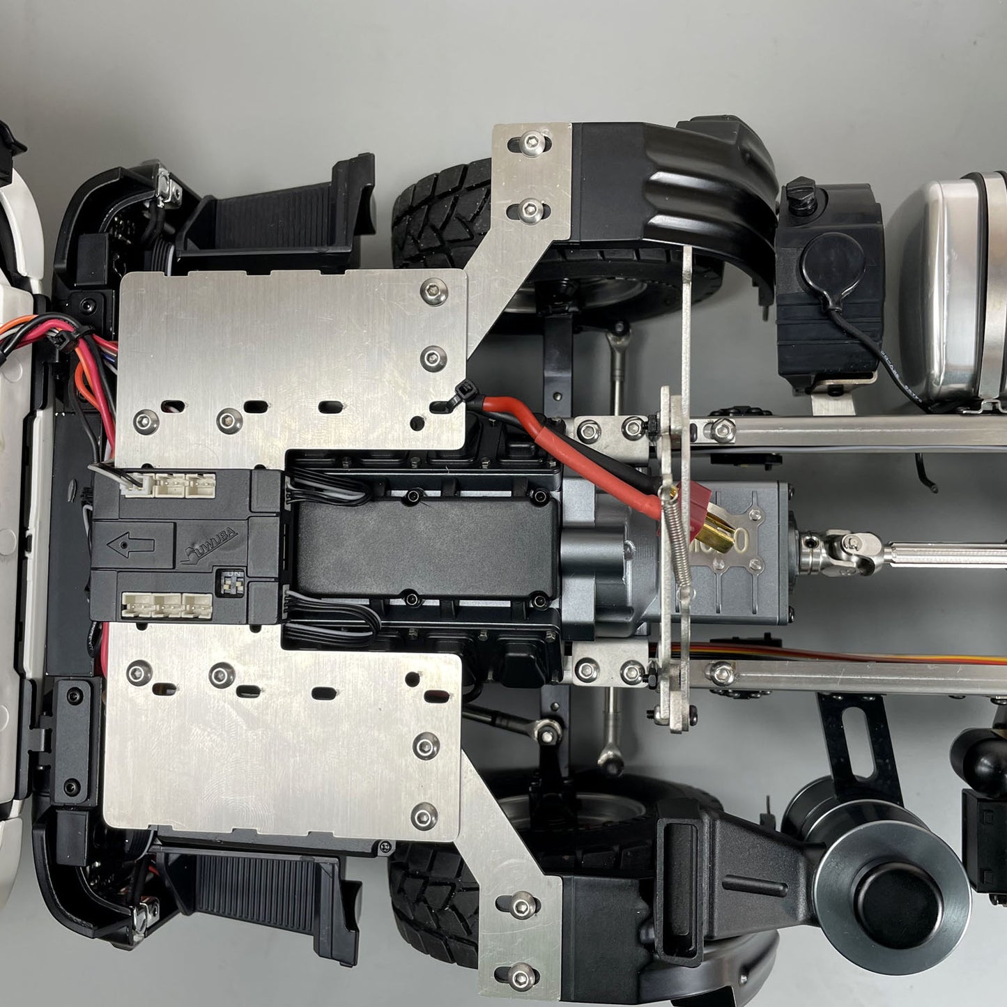 Camion tracteur RC en métal 1/14 4x2 PNP avec boîte de vitesses à 2 vitesses