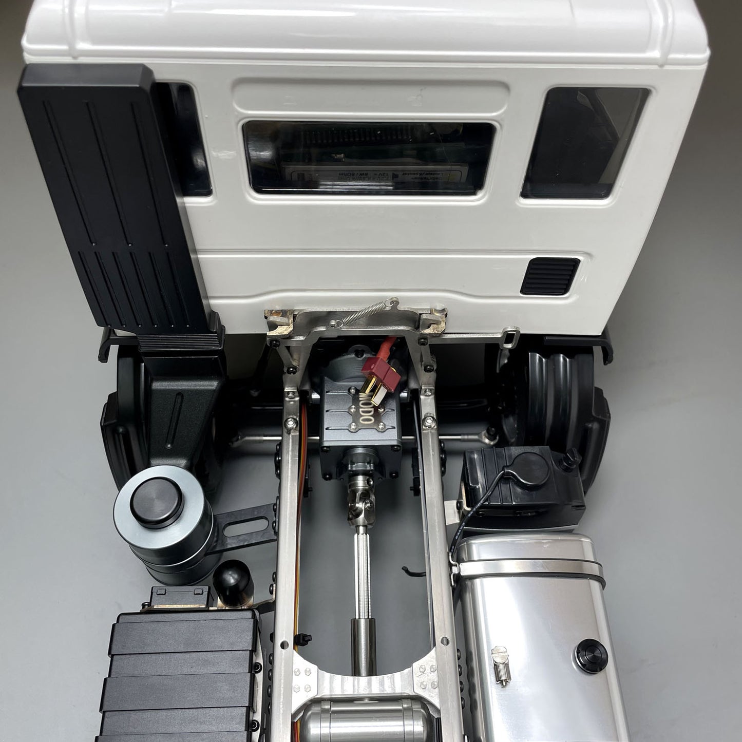 Camion tracteur RC en métal 1/14 4x2 PNP avec boîte de vitesses à 2 vitesses