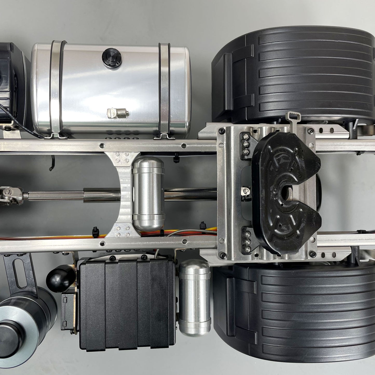 Camion tracteur RC en métal 1/14 4x2 PNP avec boîte de vitesses à 2 vitesses