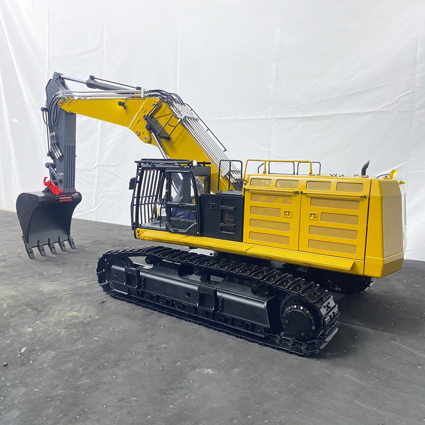 1/14 374 UHD 4-arm RC Hydraulic Demolition Excavator PL18EV