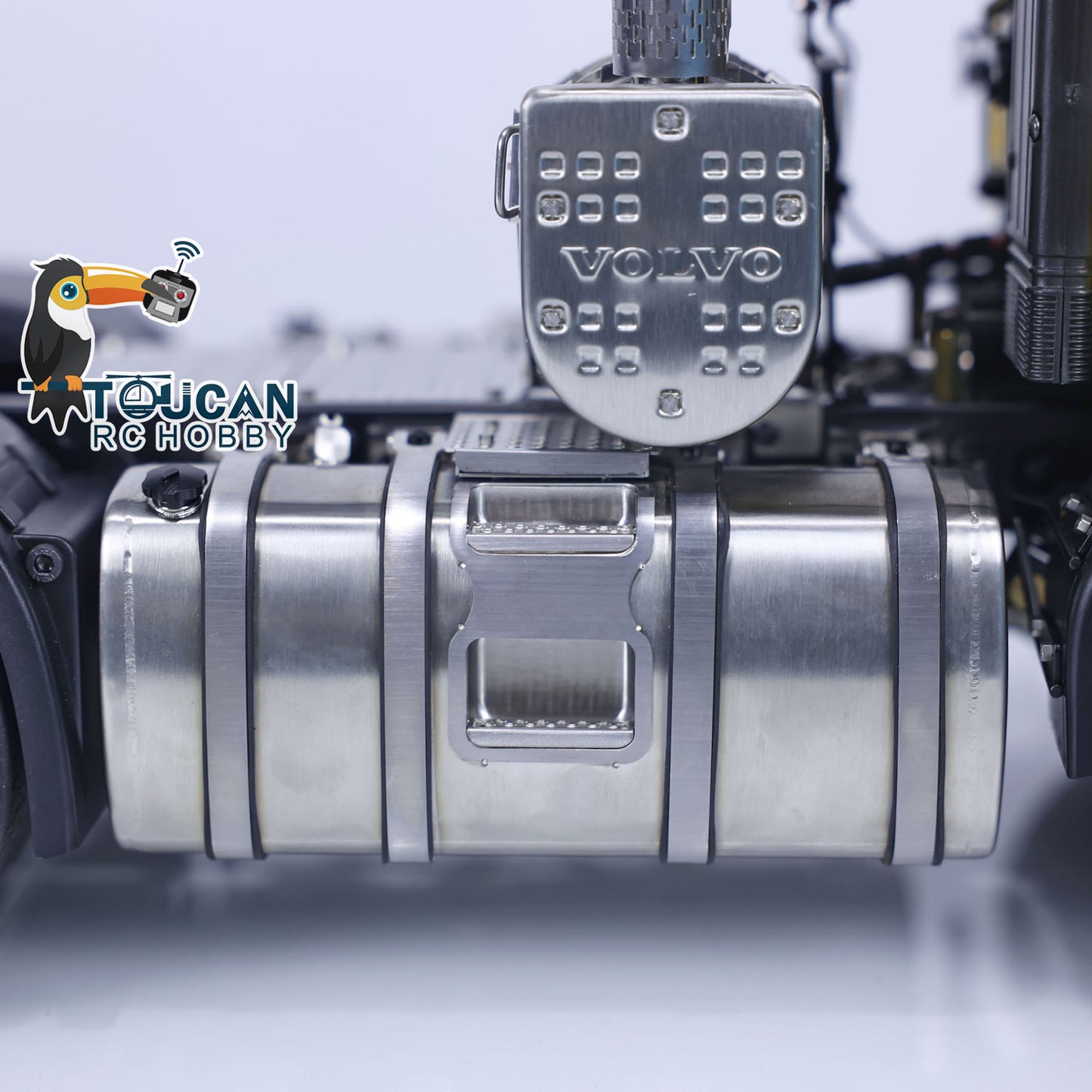 Camion tracteur télécommandé LESU 1/14 6x6 à 3 essieux