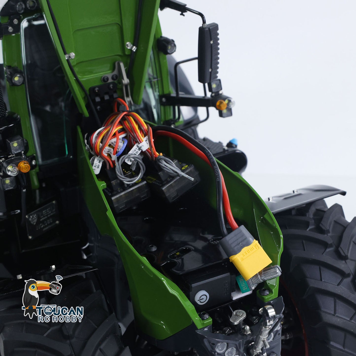 LESU AOUE 1050 4x4 1/14 Tracteur RC hydraulique en métal avec radio, batterie, unité de fumée, système sonore de mise à niveau