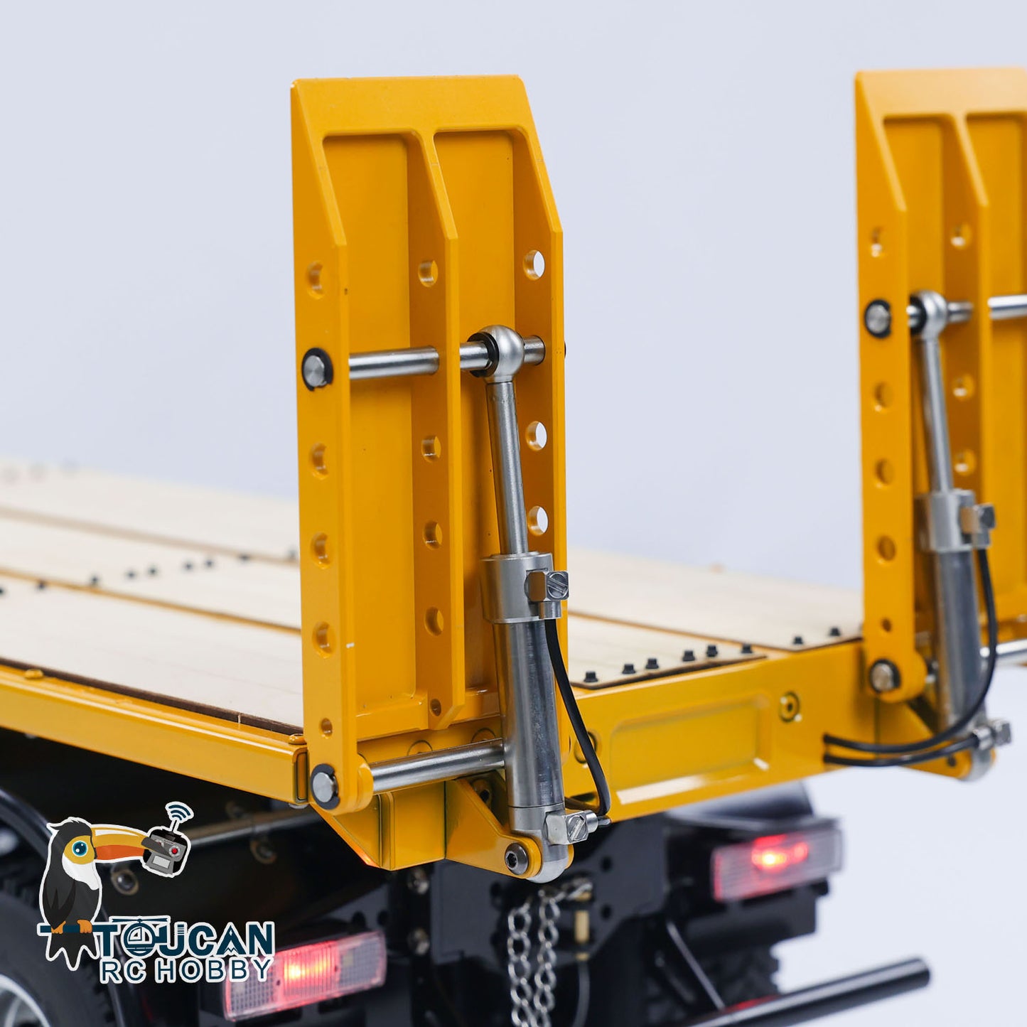 1/14 8X8 RC Hydraulic Wrecker Truck 2Speed Remote Control Road Rescue Vehicle CNC Axle Differential Locks Light System Battery