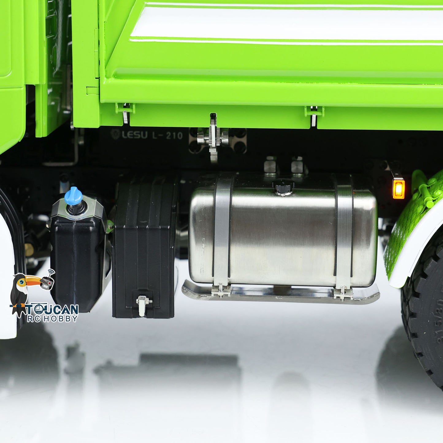 LESU 770S 1/14 6x6 RC Camion à benne basculante hydraulique à 3 voies Modèle de benne basculante télécommandé Lumière Son Fumée