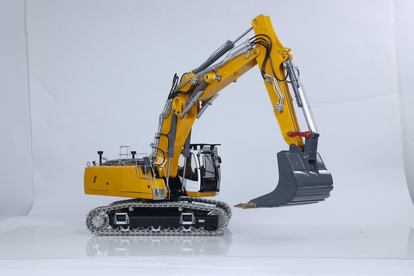 LESU 1/14 RC Hydraulic Excavator LR956 Metal 3 Arms Digger Model 4+3CH Valve Dual Pumps Light Flysky PL18EV LITE