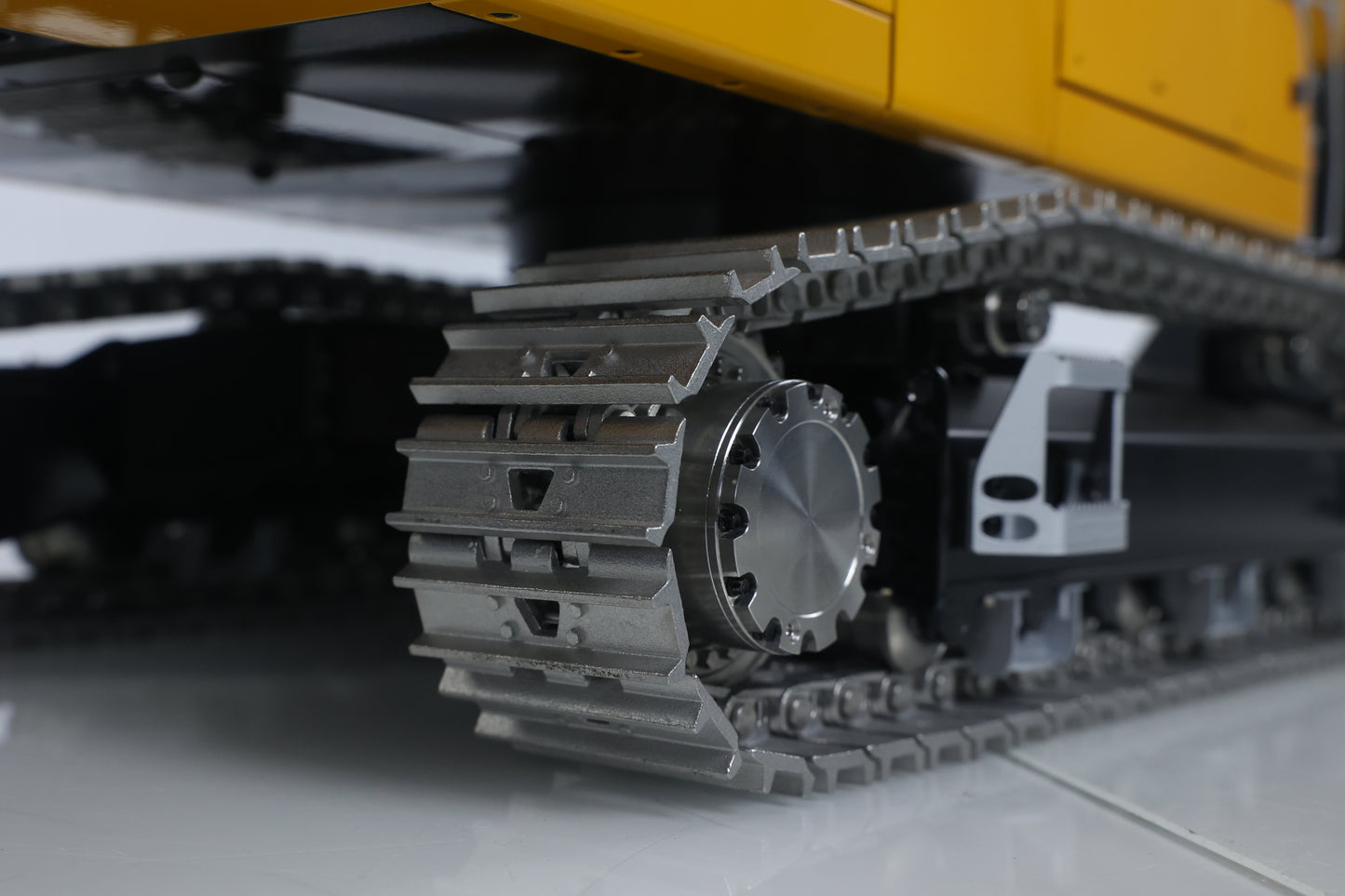 LESU 1/14 RC Hydraulic Excavator LR956 Metal 3 Arms Digger Model 4+3CH Valve Dual Pumps Light Flysky PL18EV LITE