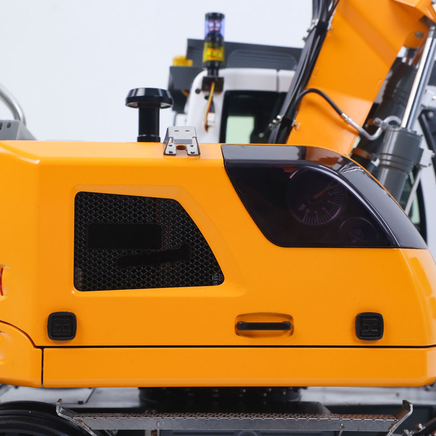 LR914 PRO MAX Metal 4WD 1/14 RC Hydraulic Wheeled Excavator 11-ways Valve Ready to Run Radio Controlled Digger PL18EV Lite Battery Light Sound System