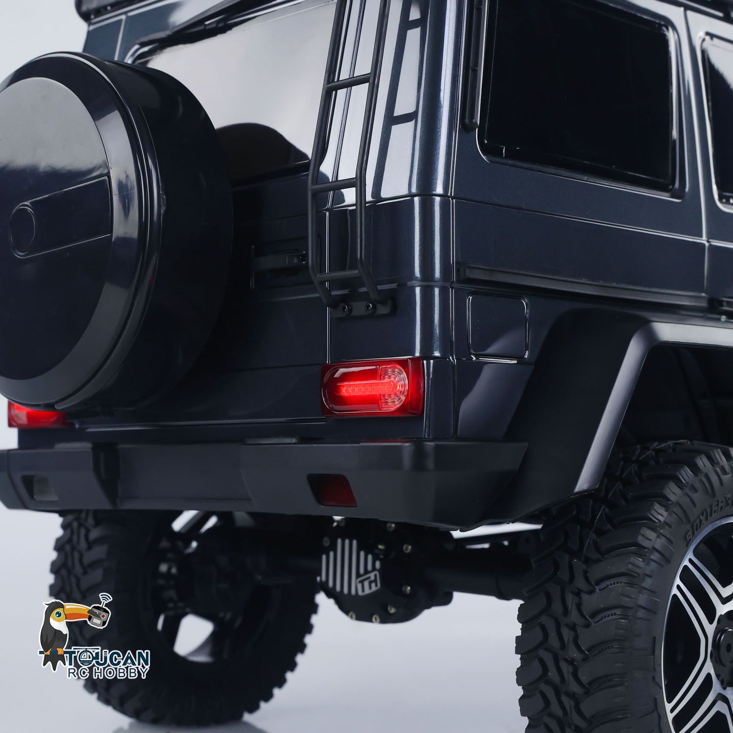 1/8 TRACTION HOBBY Off Road Car KM5 RC Crawler Portal Axle Differential Lock AWD 2Speed Gearbox 775 Brushed Motor