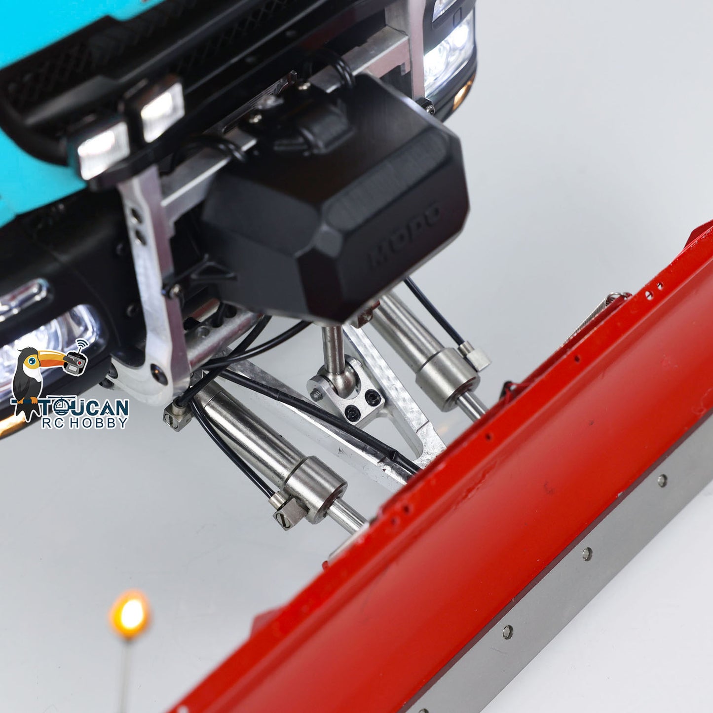 Camion à benne basculante hydraulique télécommandé 4x4 à l'échelle 1:14 avec lame à neige