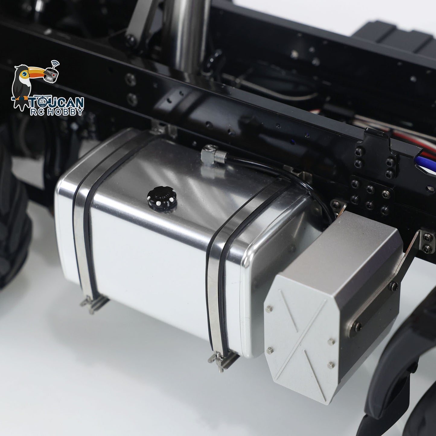 Camion à benne basculante hydraulique télécommandé 4x4 à l'échelle 1:14 avec lame à neige