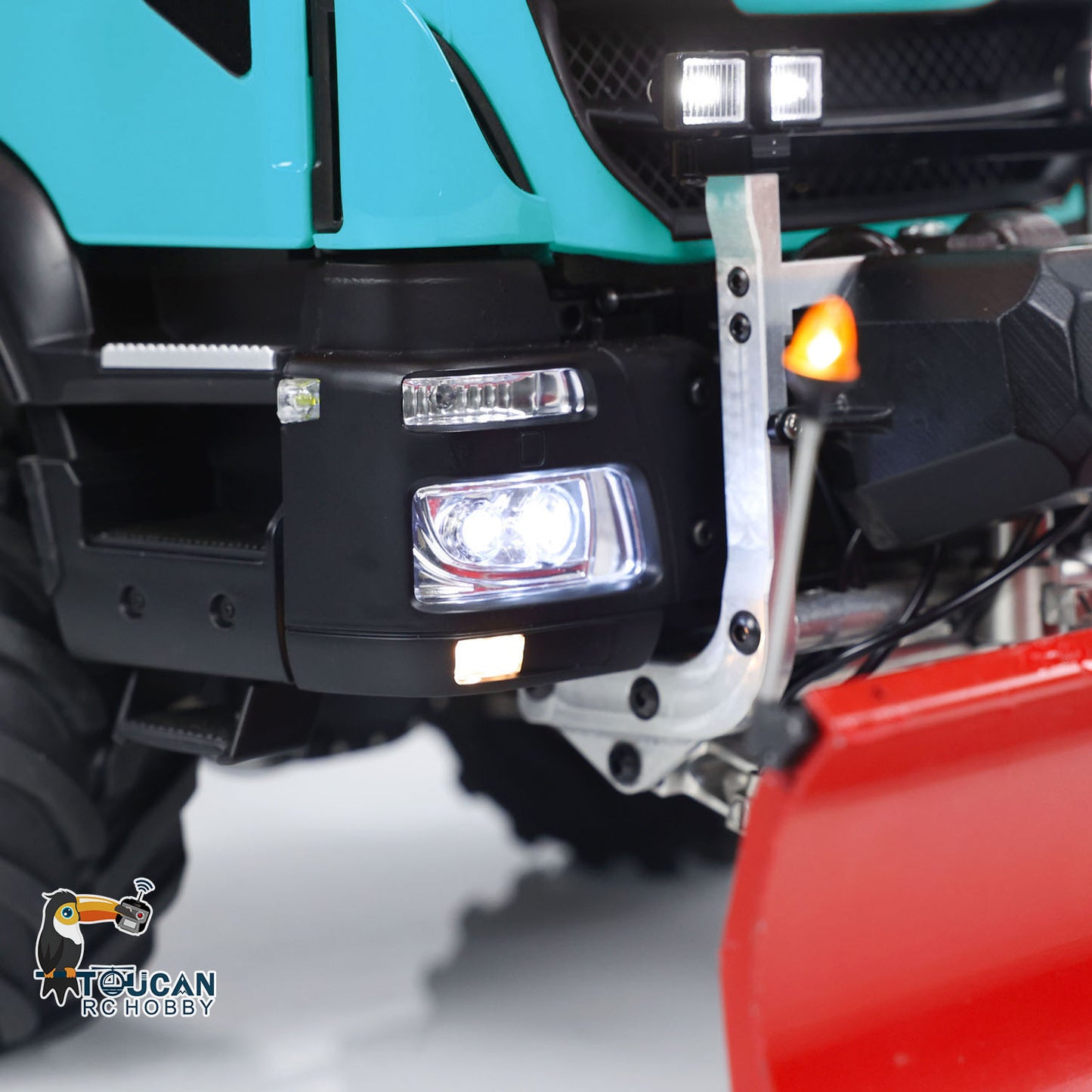 Camion à benne basculante hydraulique télécommandé 4x4 à l'échelle 1:14 avec lame à neige