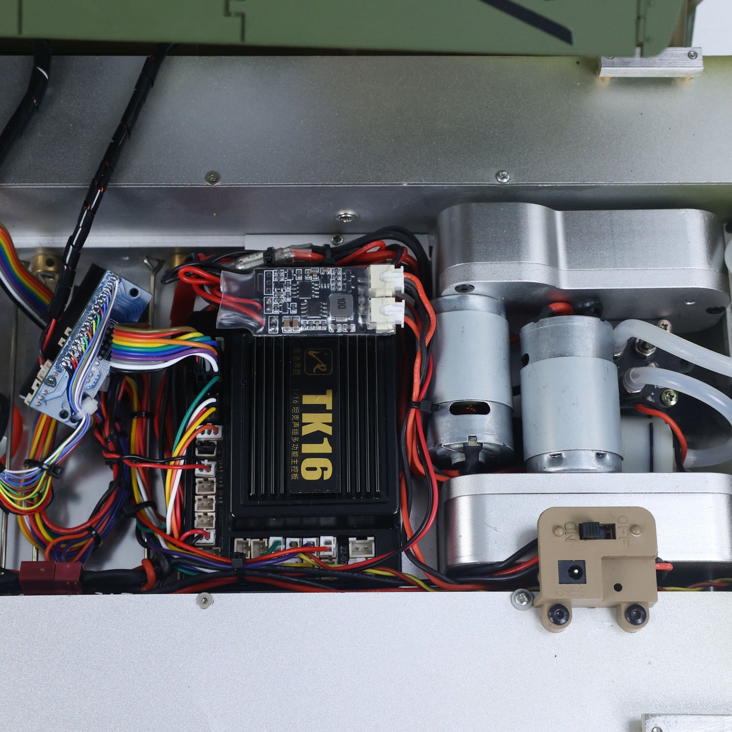 1/16 TOUCAN Remote Control Battle Tank 3918 Abrams M1A2 Metal Gearbox 360 Rotation Barrel Recoil Elevation Laser Aiming Light