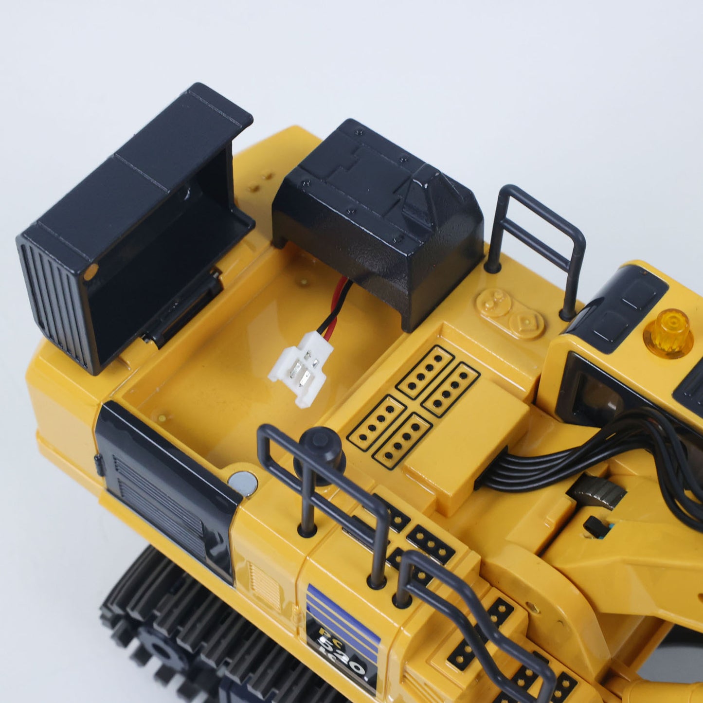 Fast Shipping 1/50 RC Digger PC520 Electric Lifting Radio Control Excavator Engineering Vehicle Metal Tracks Lights Sound Small Toy Collection