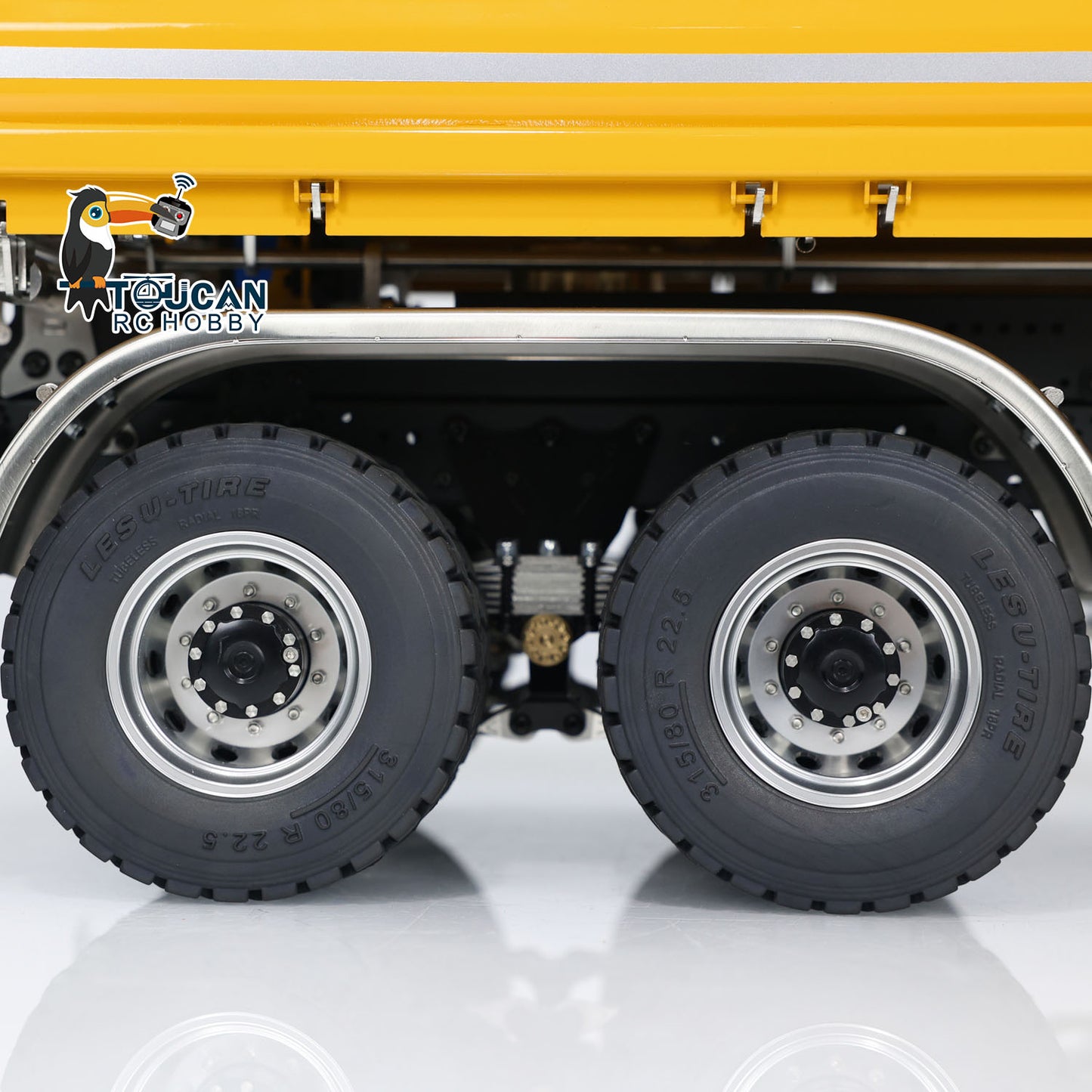 Camion à benne basculante hydraulique RC en métal 6x6 1/14 à basculement à 3 voies Châssis LESU Cabine pour homme