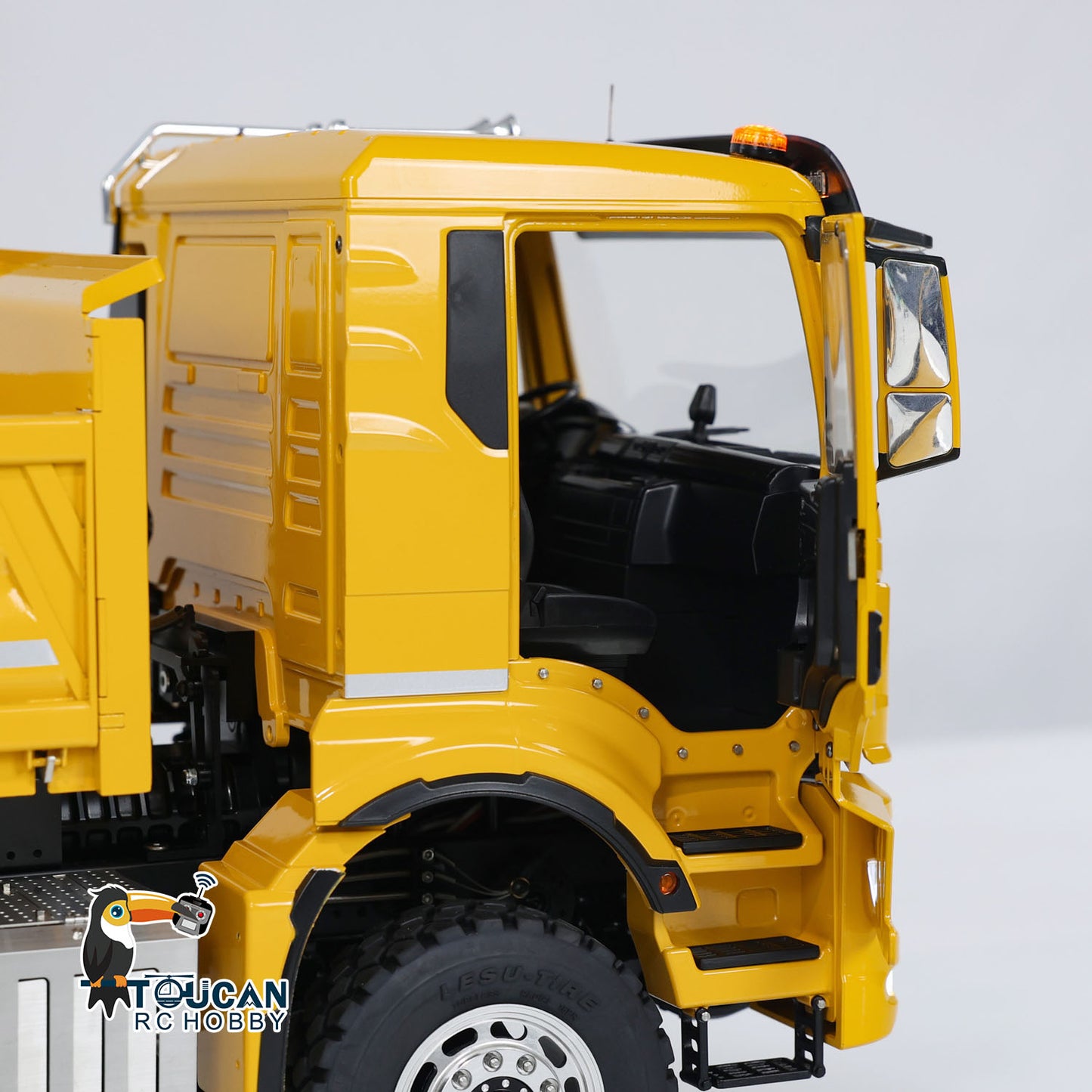 Camion à benne basculante hydraulique RC en métal 6x6 1/14 à basculement à 3 voies Châssis LESU Cabine pour homme