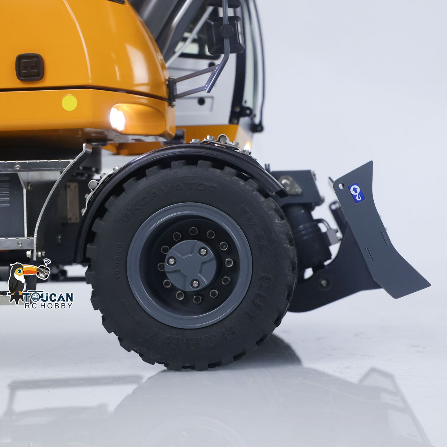 1:14 RC Hydraulic Wheeled Excavator LR914 8-ways Valve 4×4 Digger Engineering Vehicle RTR Axle Lock Upgrade Brushless Motor ESC