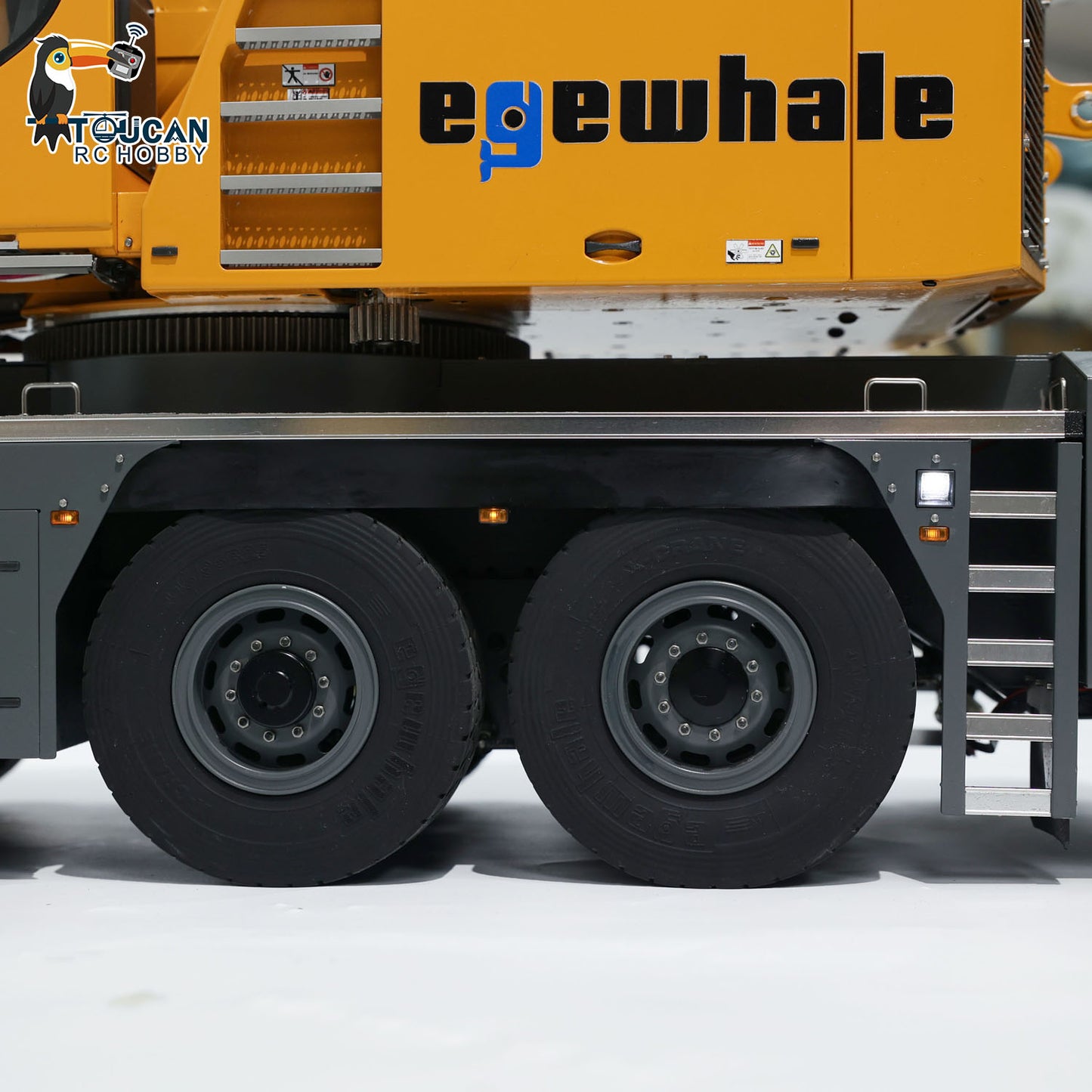Pre-Order Eyewhale 1/14 6 Axles D1350 RC Hydraulic Mobile Cranes Truck Giant 1350