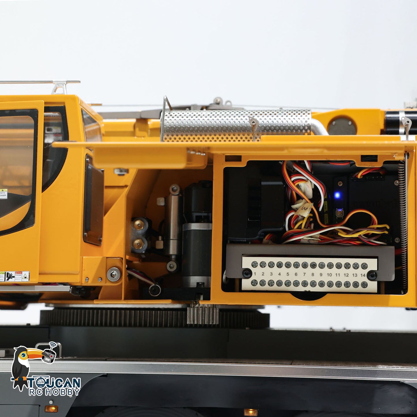 Pre-Order Eyewhale 1/14 6 Axles D1350 RC Hydraulic Mobile Cranes Truck Giant 1350