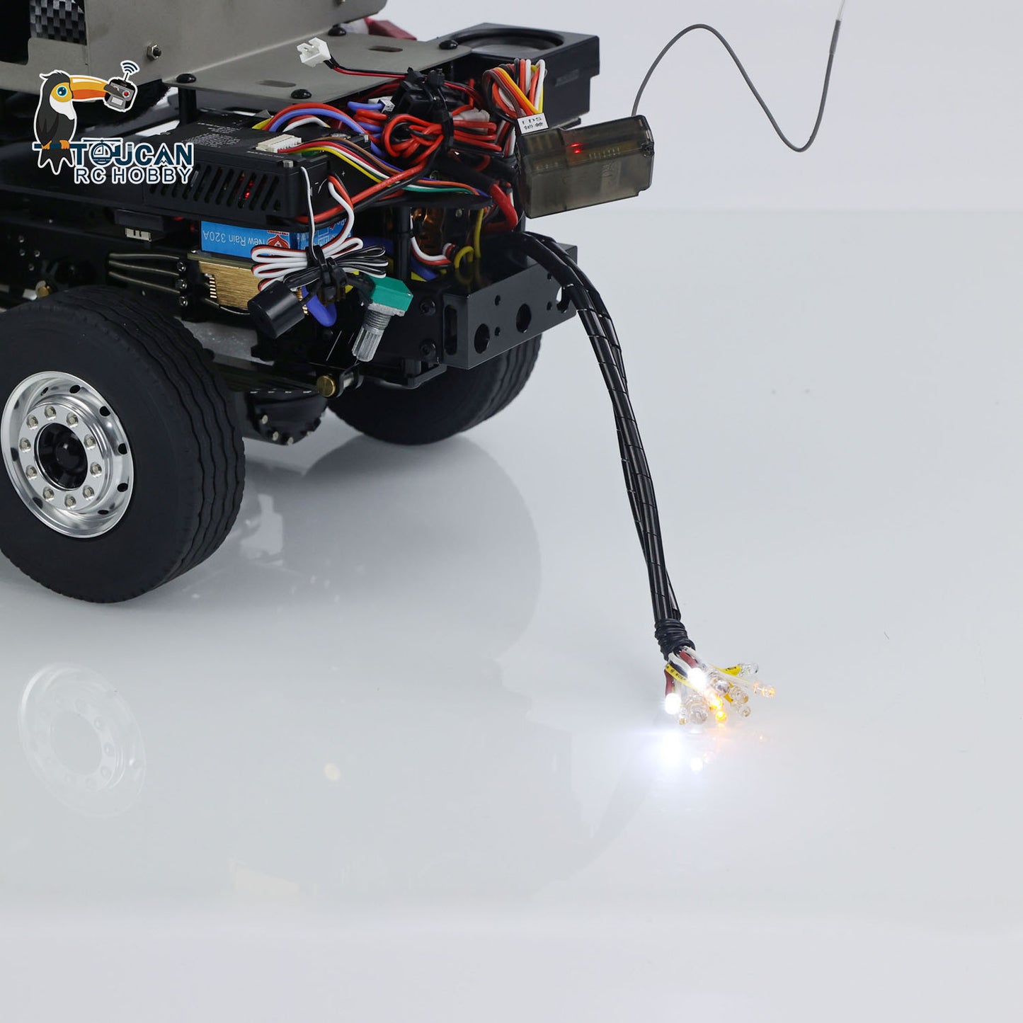 LESU 1/14 Camion forestier RC en métal avec grue hydraulique et tracteur sans cabine FH16