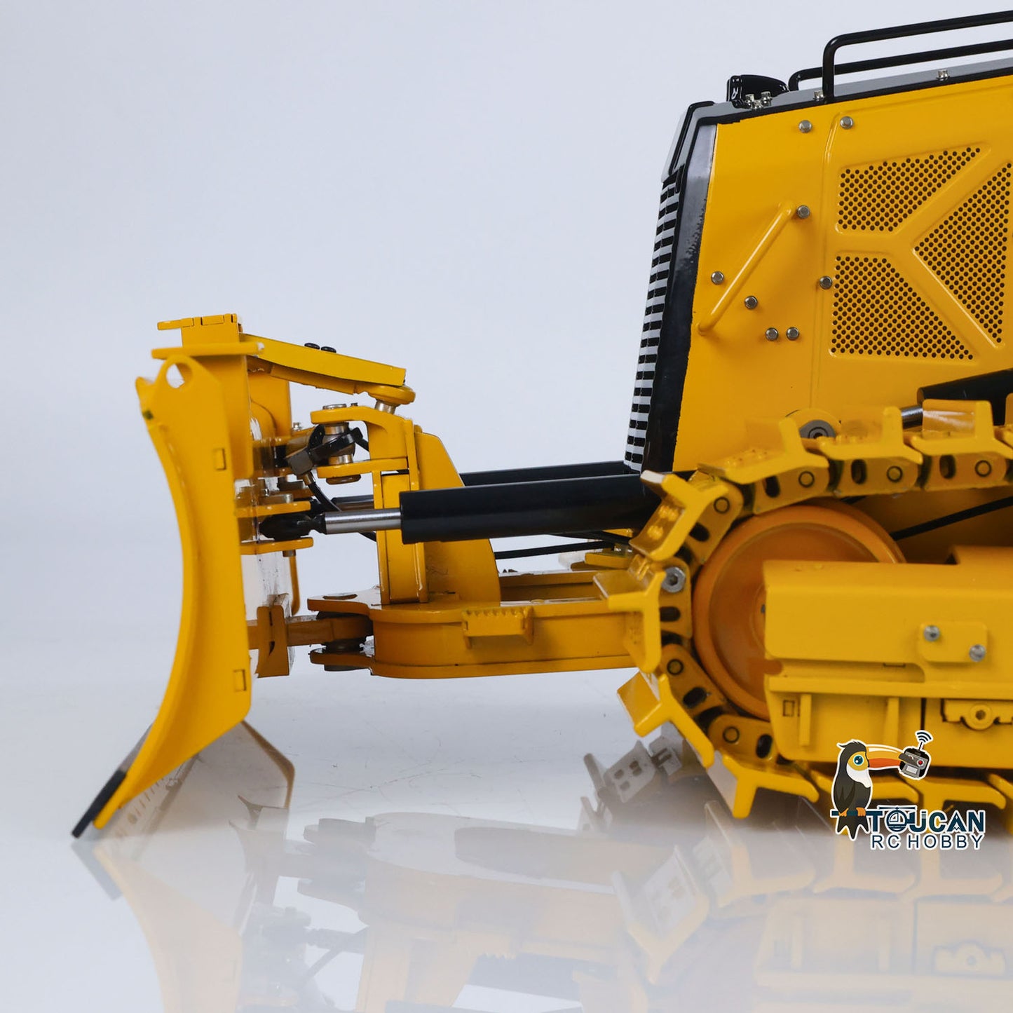 New Arrival Metal 1/12 RC Hydraulic Bulldozer D3 Remote Control Engineering Vehicles 4CH Valve Construction Car Light Sound Flysky ST8 Radio