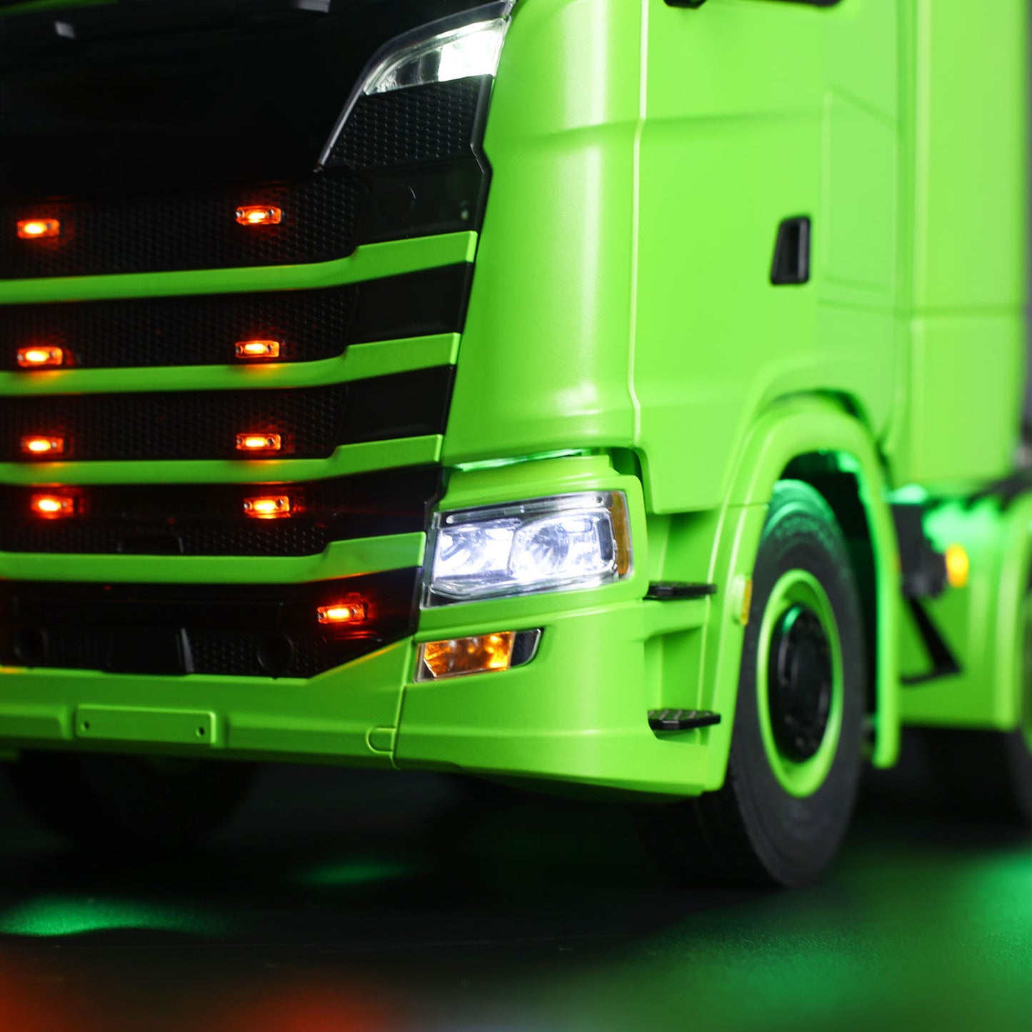8x8 Metal Chassis 1/14 RC Tractor Truck 770S Remote Control Lorry ST8 Radio Battery RTR Warning Lights Spotlight Magnetic Roof
