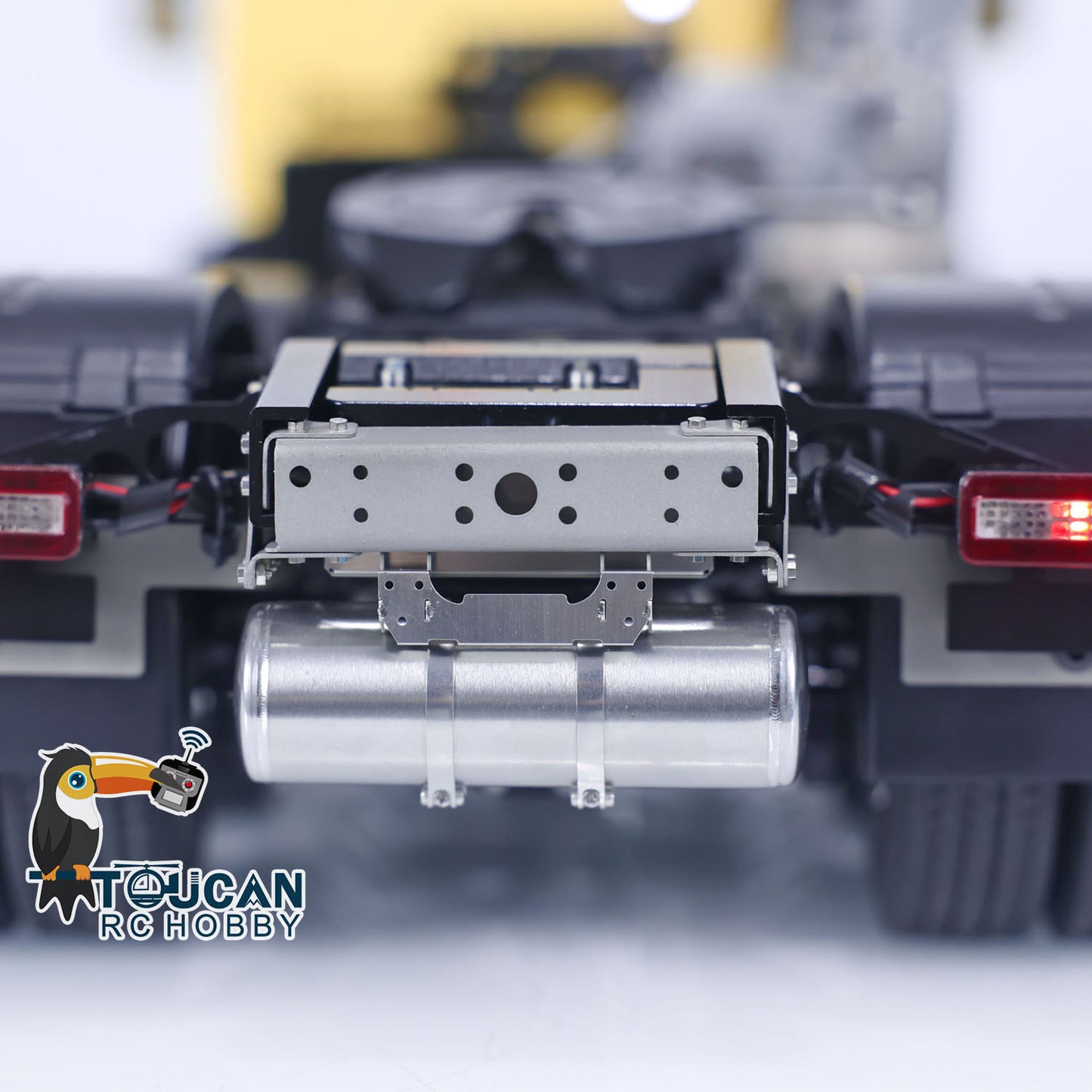 Camion tracteur télécommandé LESU 1/14 6x6 à 3 essieux