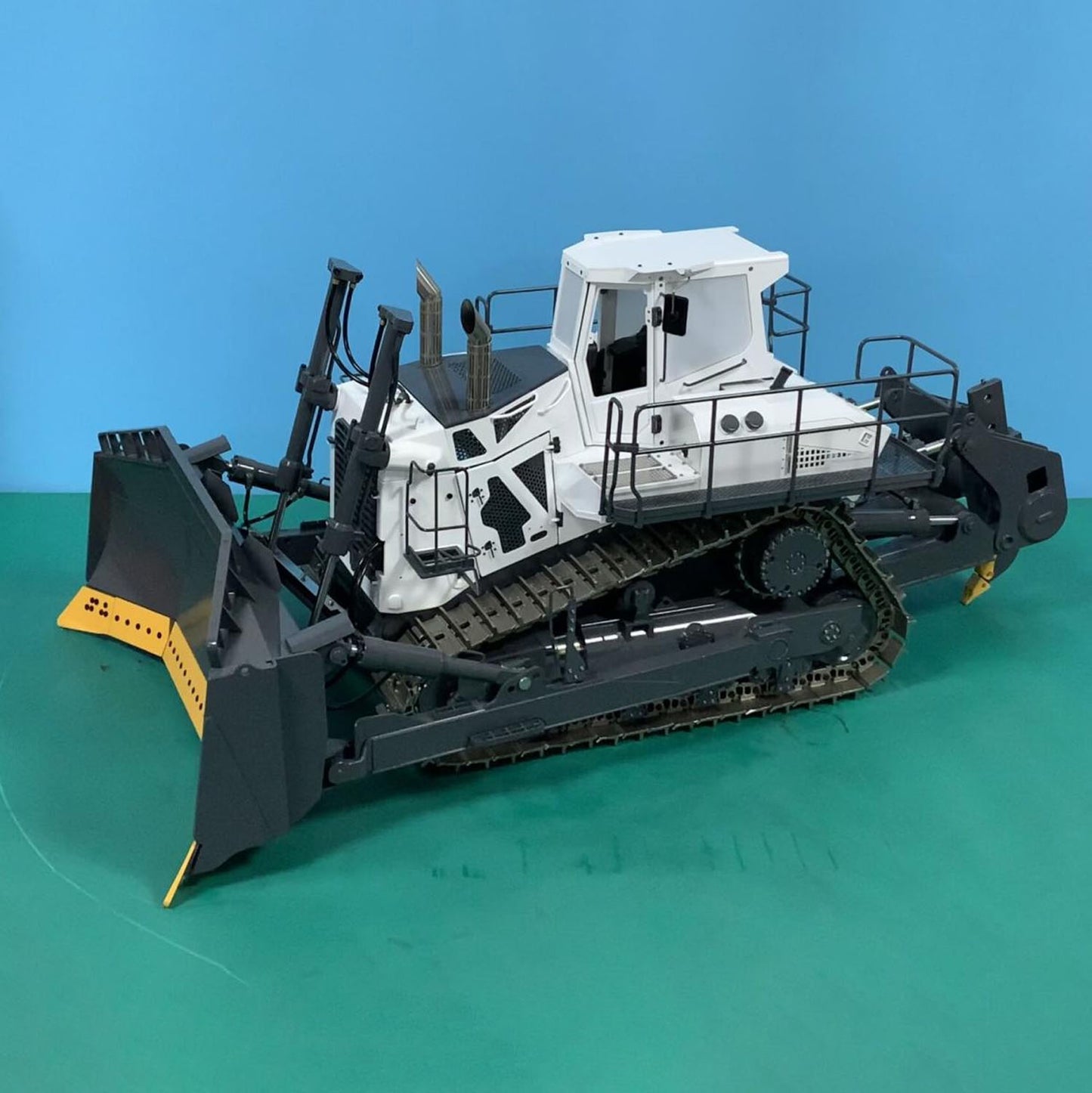 1/14 Remote Control Hydraulic Bulldozer LR776 VAY 776 Metal RC Dozer 5CH Valve Construction Vehicle Model Radio Light Sound