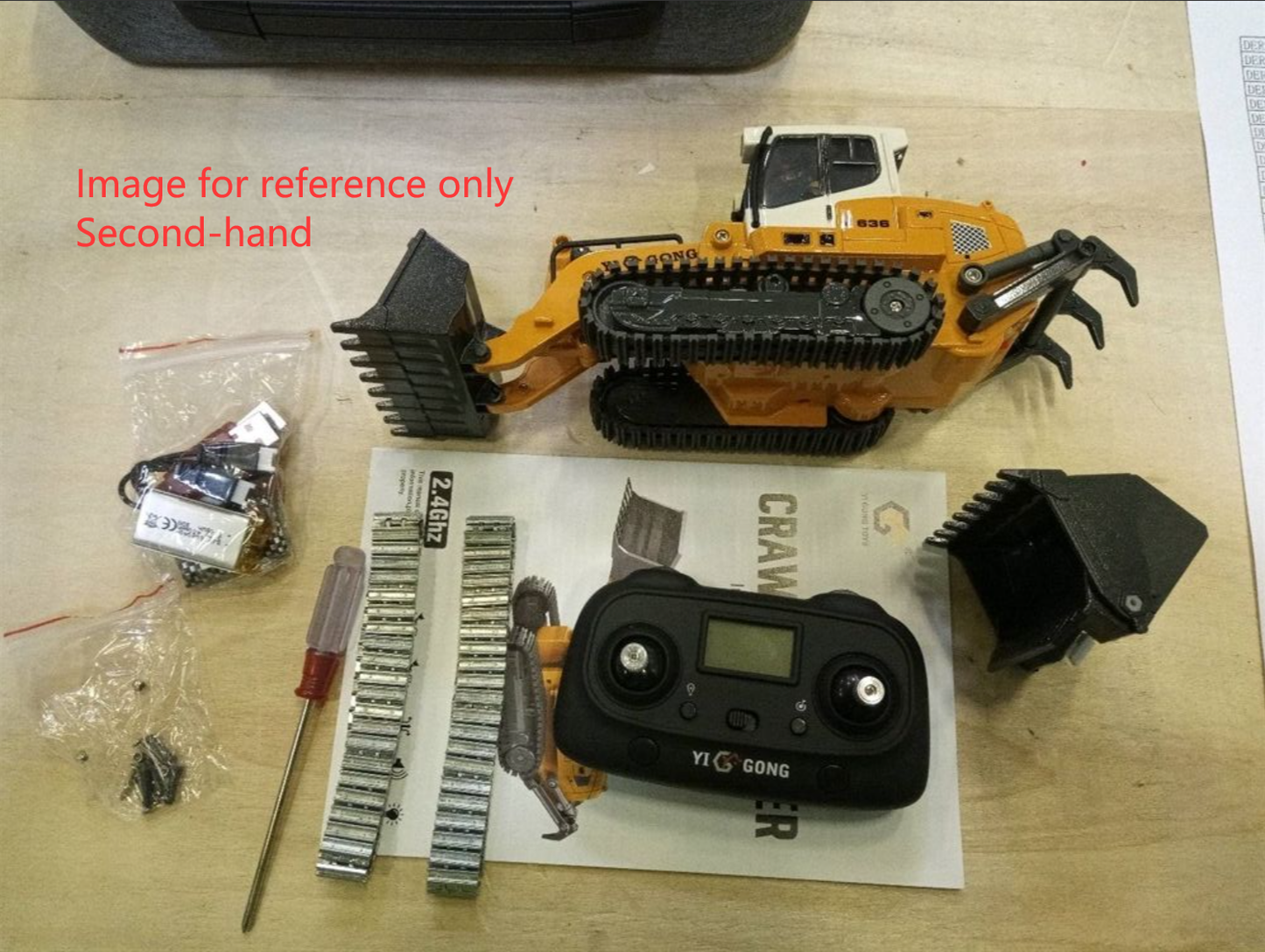 Second Hand Fast Shipping 1:50 RC Electric Lifting Tracked Loader LR636 2.4G Construction Vehicle Metal Bucket Tracks Ripper RTR Model Light Sound Battery
