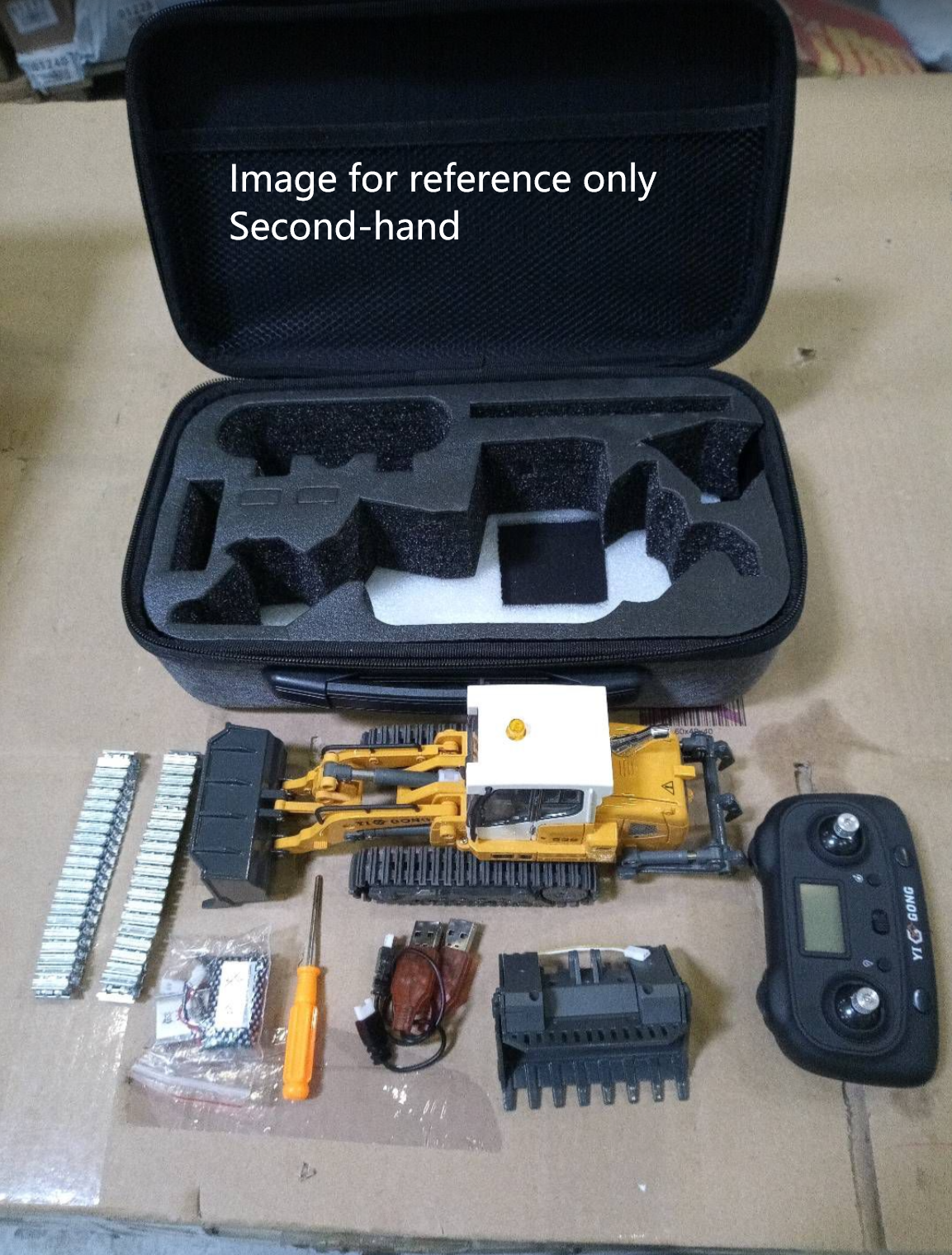 Second Hand Fast Shipping 1:50 RC Electric Lifting Tracked Loader LR636 2.4G Construction Vehicle Metal Bucket Tracks Ripper RTR Model Light Sound Battery