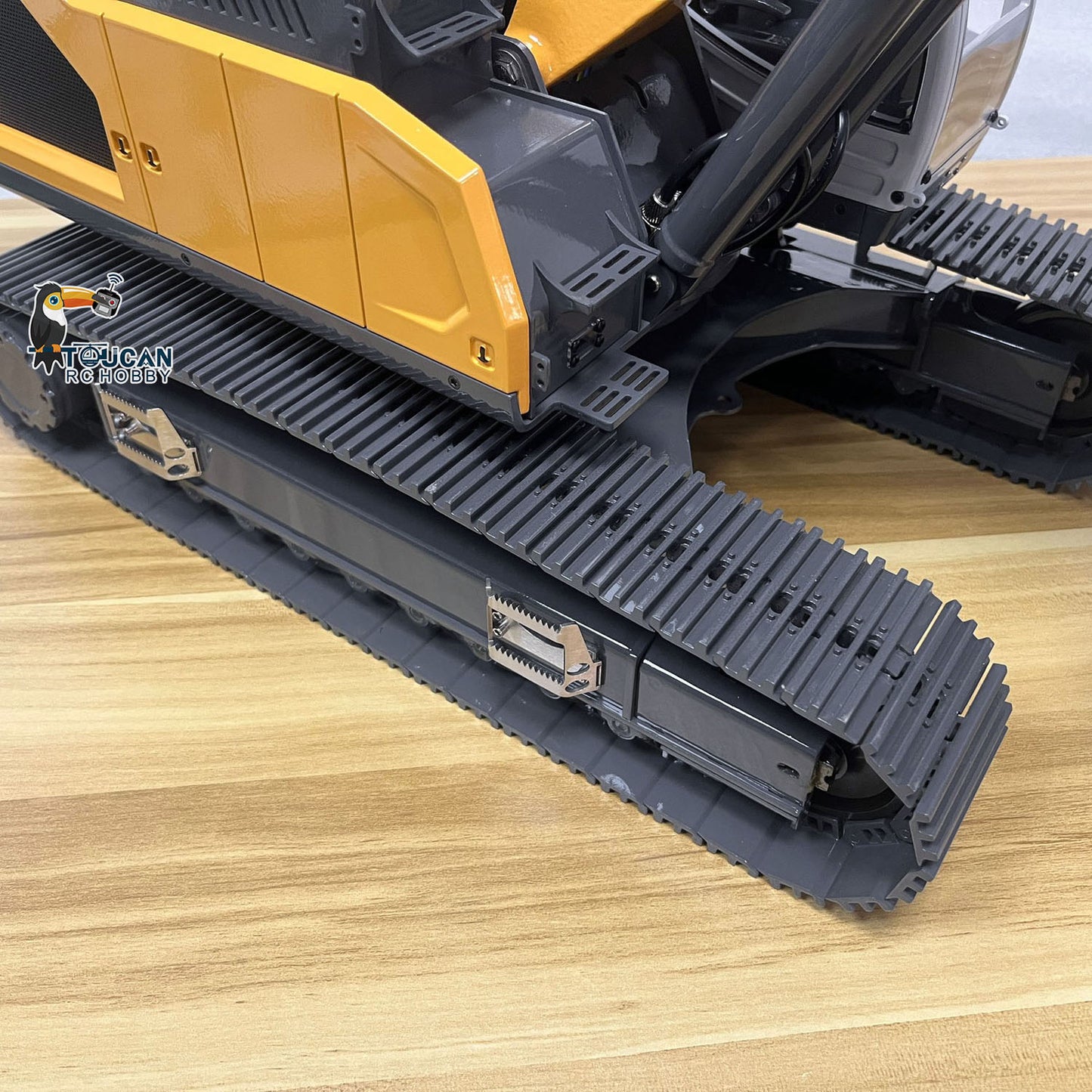 Excavatrice hydraulique RC RTR 945 en métal XDRC 1/14 avec vannes d'inversion 5 canaux et émetteur PL18EV