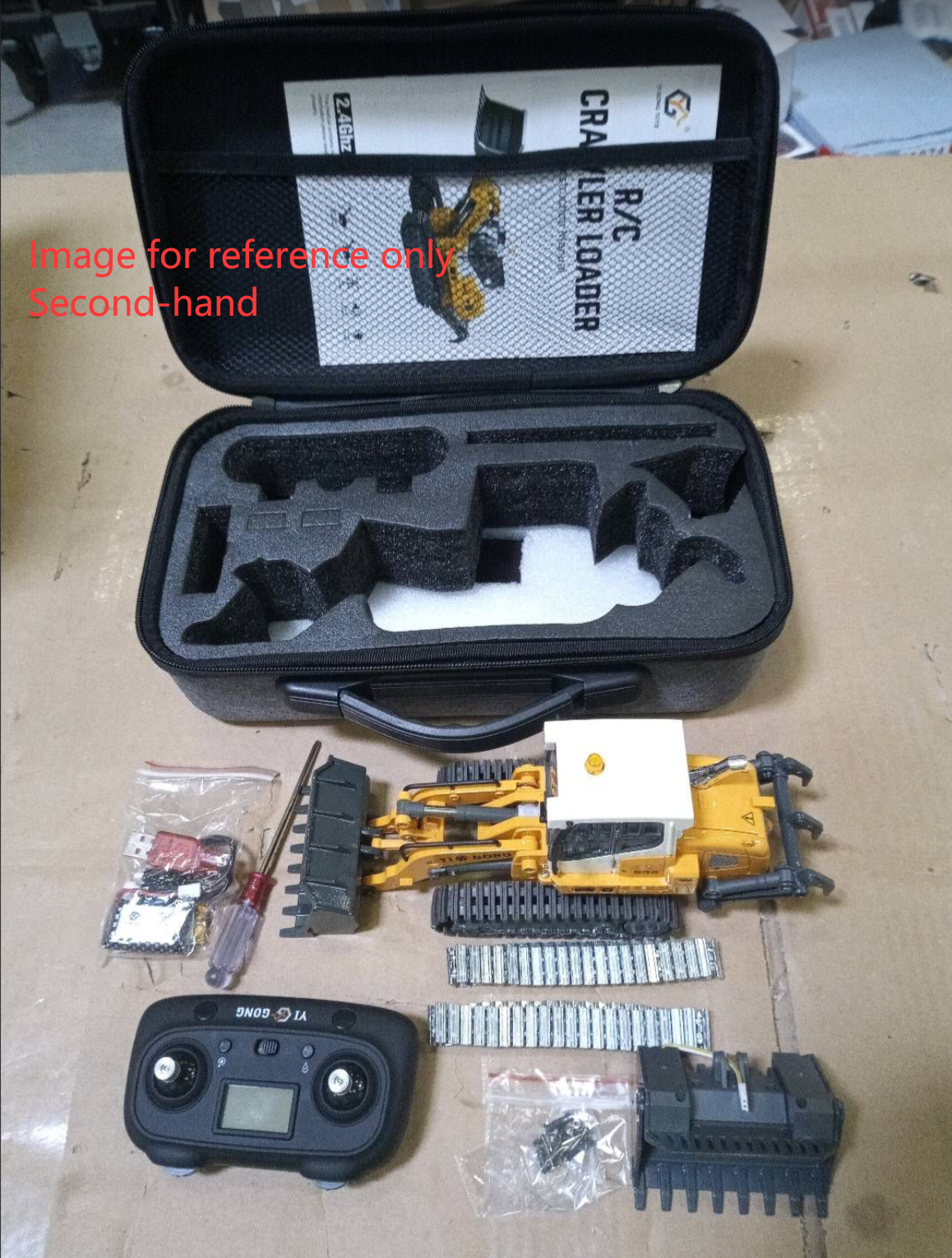 Second Hand Fast Shipping 1:50 RC Electric Lifting Tracked Loader LR636 2.4G Construction Vehicle Metal Bucket Tracks Ripper RTR Model Light Sound Battery