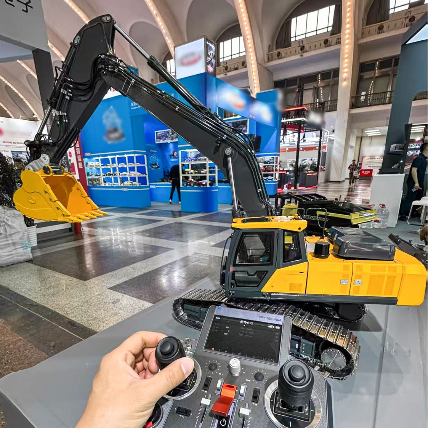 Super Frog 3 Pumps 9CH Valve 1/14 RC Hydraulic Excavator E400 Pro Metal Digger Frsky X12 Radio 5D Rocker Joystick
