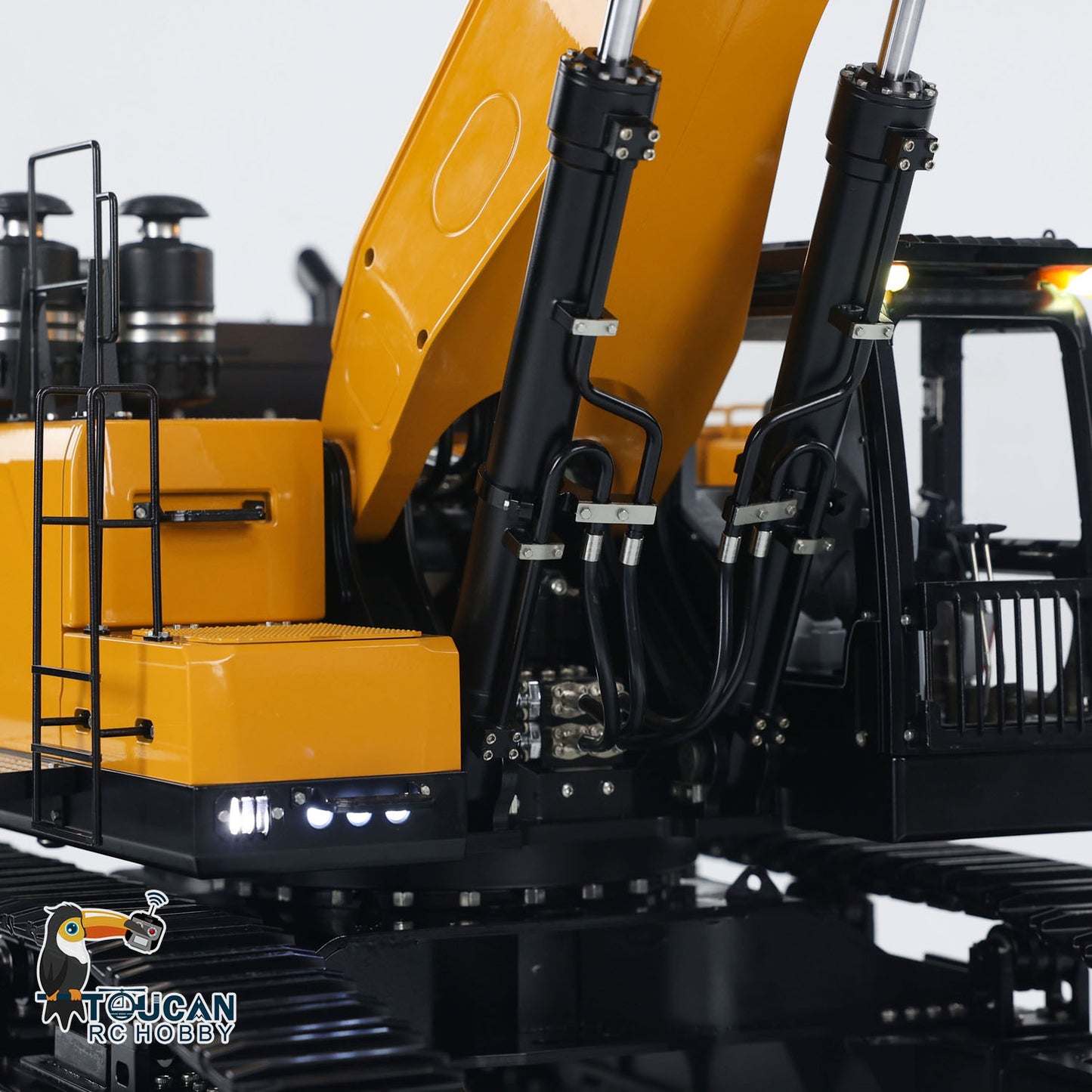 1/14 RC K980 Hydraulic Excavator cylinder detail with realistic hydraulic structure and seals