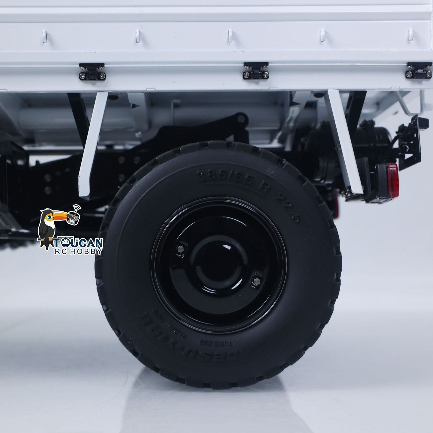 1/14 RC U4023 Truck metal wheel and tire detail with portal axle differential lock