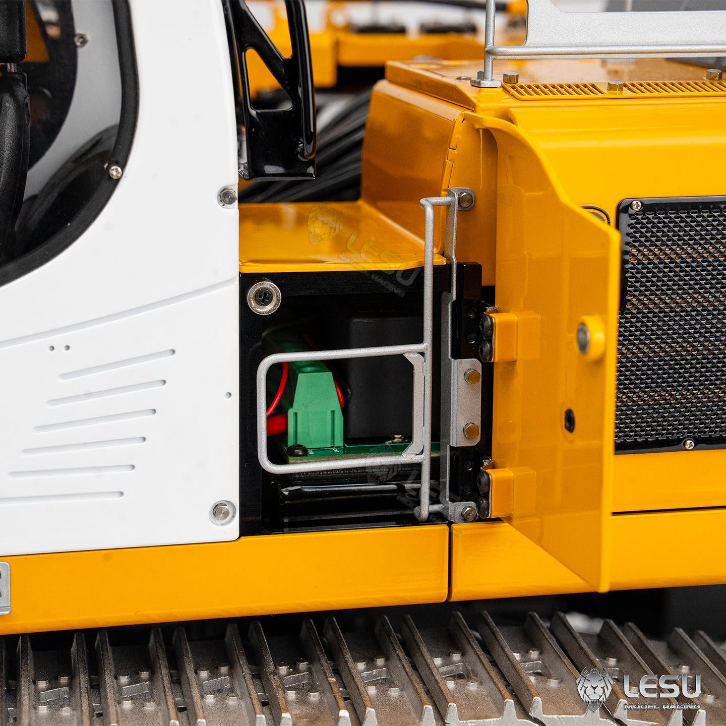 926MM Metal 3 Arms LESU 1/14 RC Hydraulic Excavator LR956 Remote Control Digger Model Vehicle Dual Pump System 7CH Valve Light