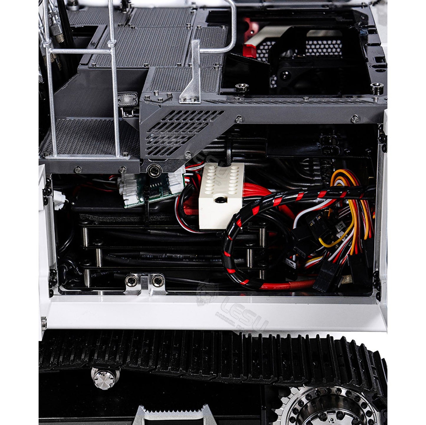 LESU 1/14 3-arm Aoue-LR945 RC Hydraulic Digger PNP Model Light System