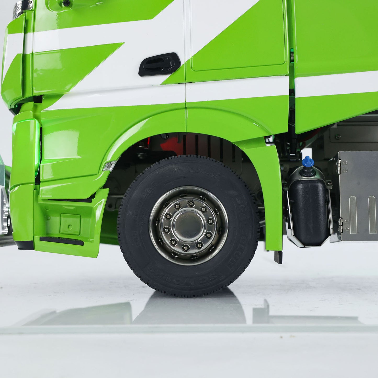 Unitru-01 3363 1/14 RC Tractor Truck Remote Control Lorry Car 10*10 Metal Chassis Smoke ST8 Radio Differential Lock RTR Light Multimedia Display Screen