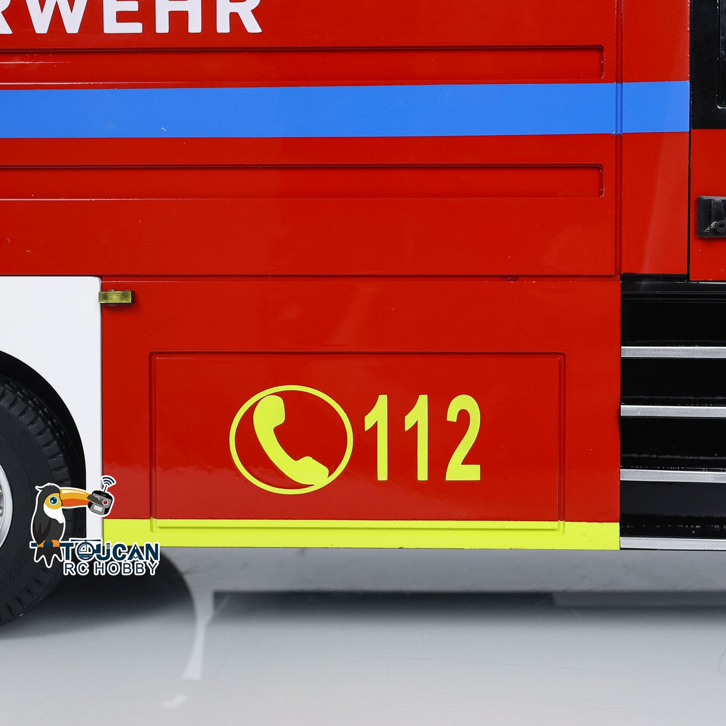 EN STOCK 1/14 Camion de pompiers télécommandé 8x4 RC Modèle de lutte contre les incendies