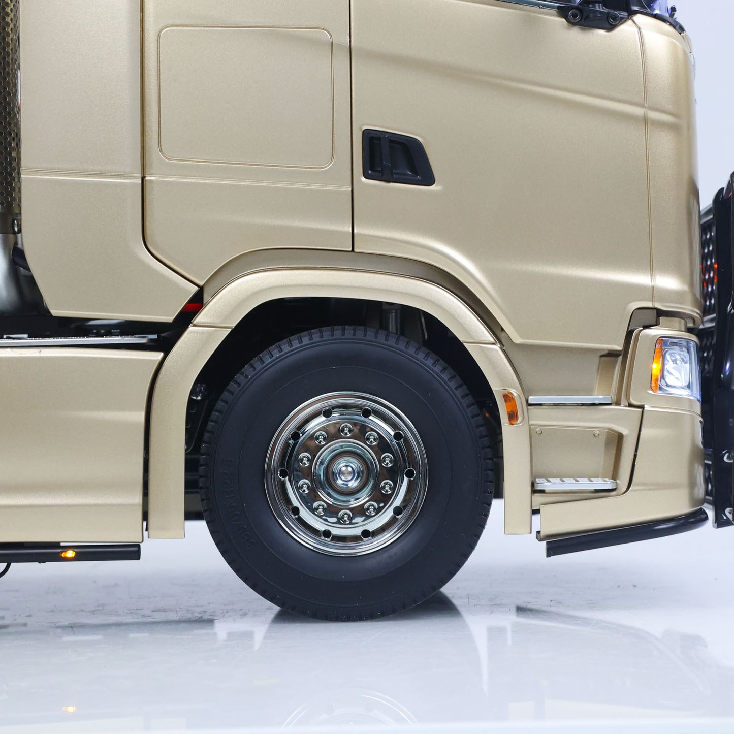 TOUCAN 1/14 Remote Control Tractor Truck 4X2 TAMIYA Chassis 56379 3Speed Gearbox Flowing Water Light Smoke Unit ST8 Radio RTR Demon Eye Electric Windshield Wiper