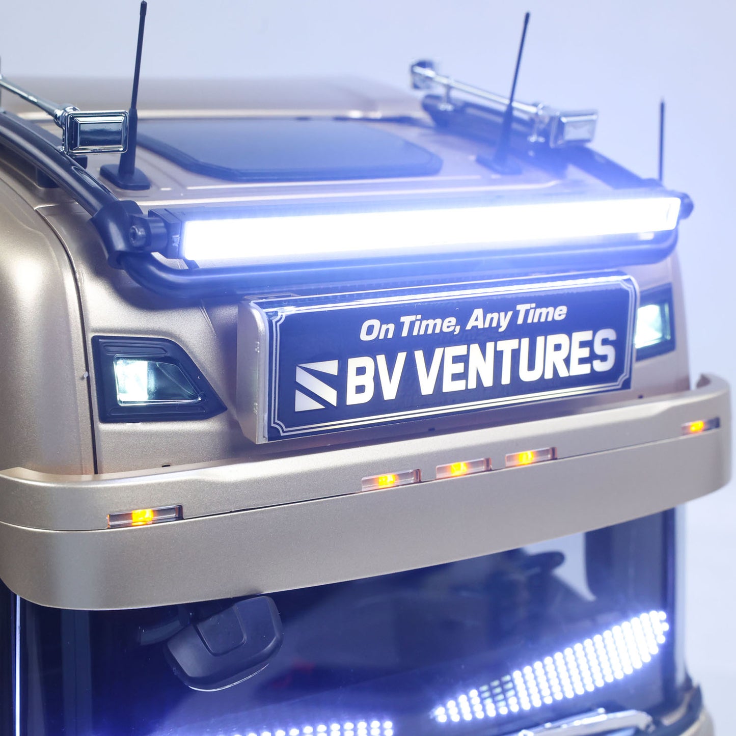 TOUCAN 1/14 Remote Control Tractor Truck 4X2 TAMIYA Chassis 56379 3Speed Gearbox Flowing Water Light Smoke Unit ST8 Radio RTR Demon Eye Electric Windshield Wiper