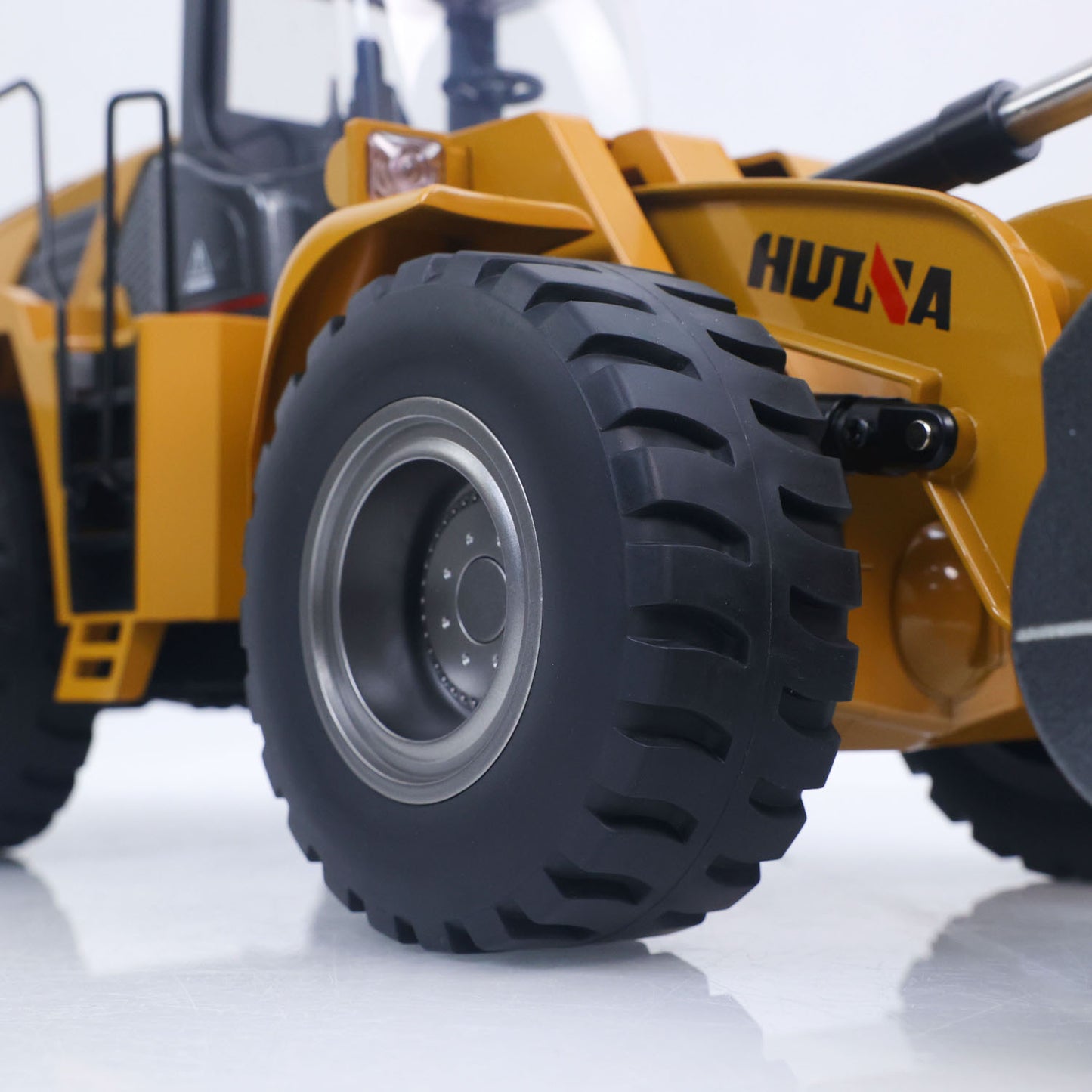 US STOCK 1/14 HUINA Toys 2.4G Radio Controlled Loader 1583 Electric Lifting System Lights Sound RC Construction Vehicles Assembled