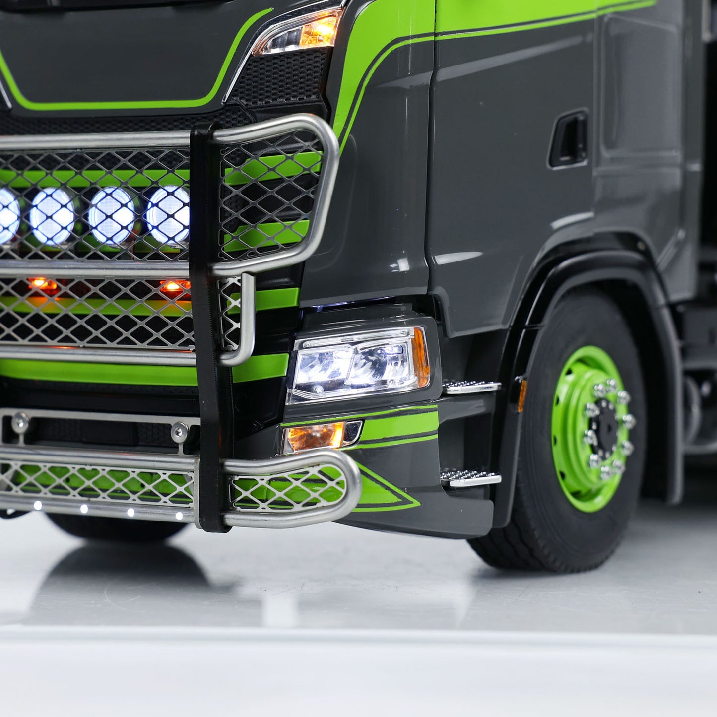 Toucan Metal 6X6 Chassis 1/14 RC Tractor Truck 770S Hydraulic Crane DIY Lorry