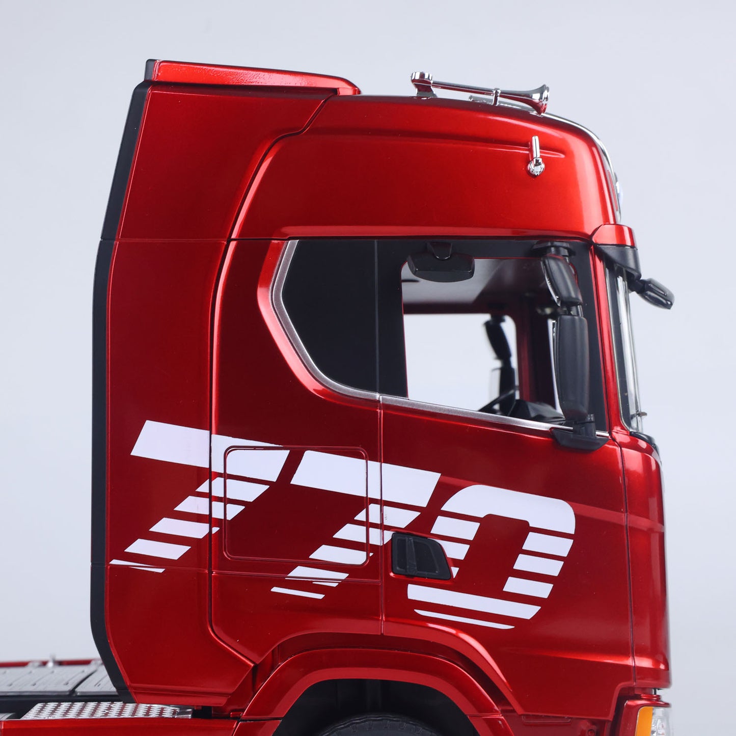 Fast Shipping 770S Plastic 1/18 RC Tractor Truck Toys Finished Model RTR 7.4V Battery Radio 19CH Light Sound Effects Remote Control Lorry Car