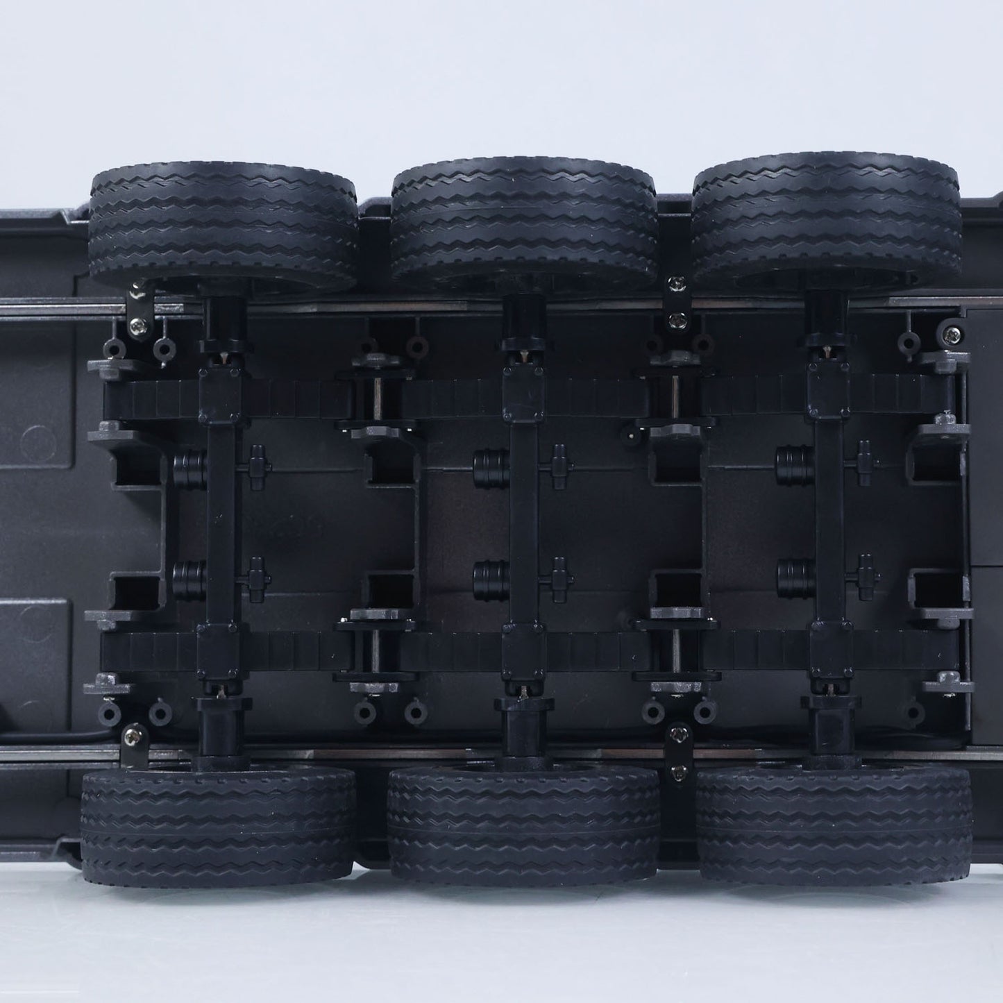 Fast Shipping 73.5CM Plastic Semi Trailer Flatbed 1502 for 1/18 Remote Control Tractor Truck HUINA 1501 Electronic Support Legs Tail Board