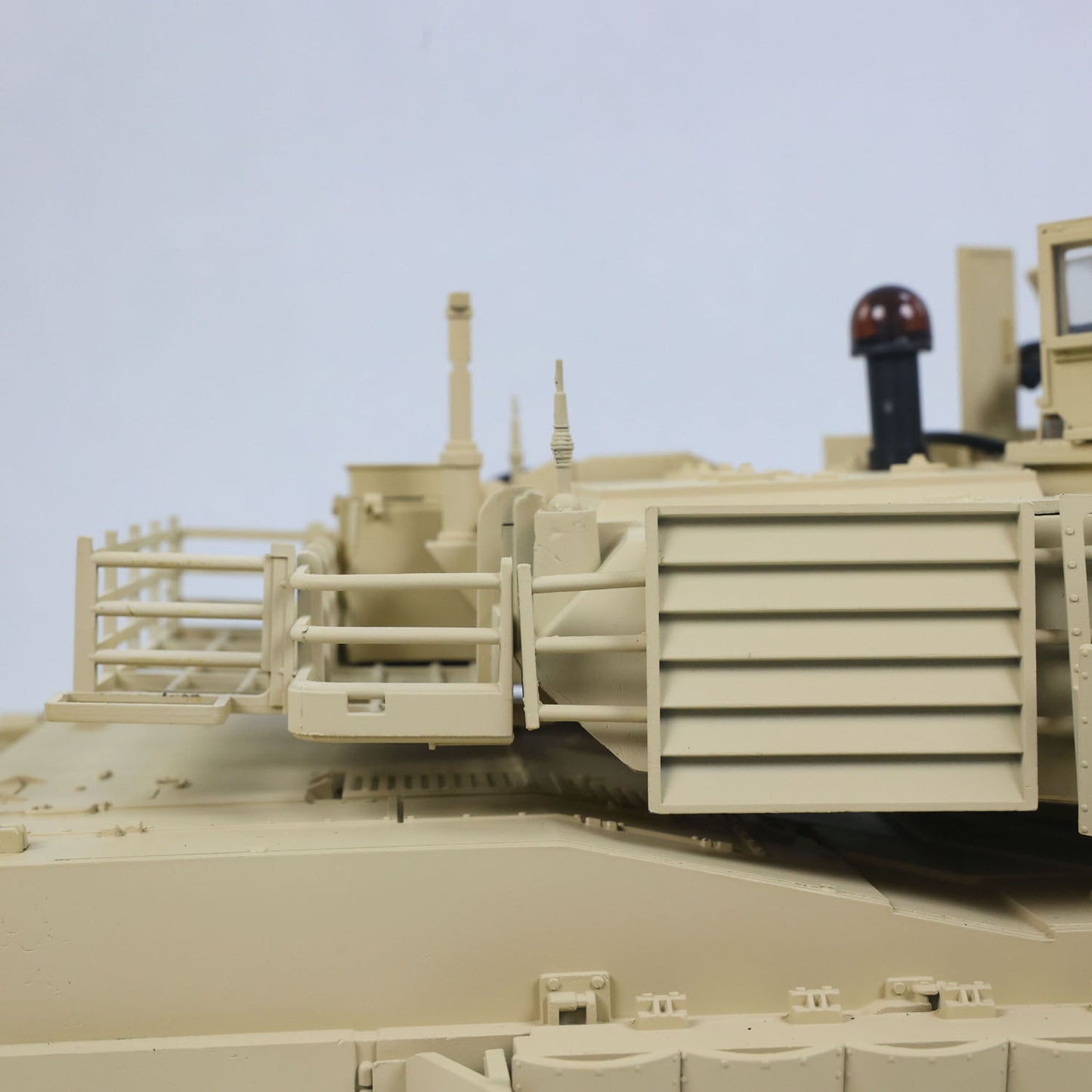 TOUCAN 1/16 Metal RC Tank M1A2 Abrams IR Dual Current Driving Gearbox Barrel Recoil Elevation 360 Turret Rotation Smoke RTR FPV Camera Charger