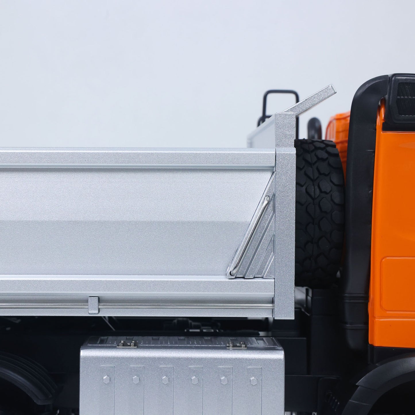 ONLY ONE US STOCK 1/14 HUINA 1598 2.4G Remote Control Dumper 6*6 Engineering Transport Vehicle Lifting Rod Tipper Car Light Sound Battery Toys