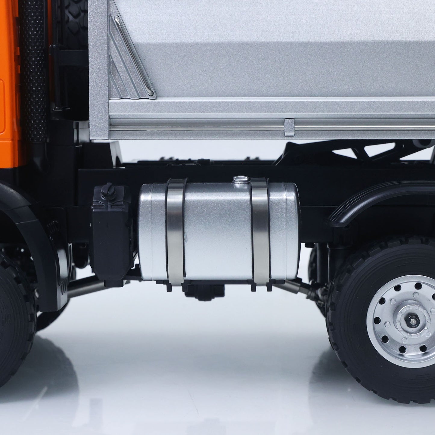 ONLY ONE US STOCK 1/14 HUINA 1598 2.4G Remote Control Dumper 6*6 Engineering Transport Vehicle Lifting Rod Tipper Car Light Sound Battery Toys